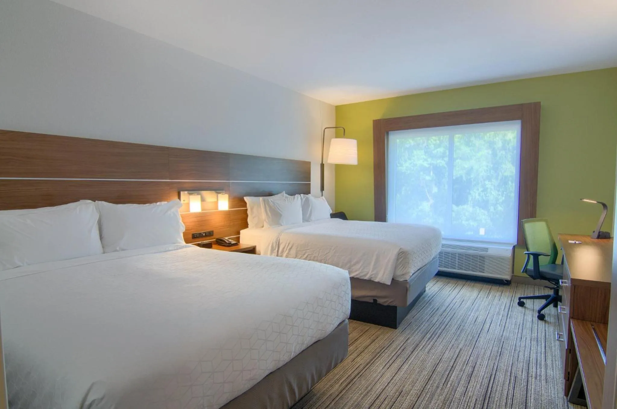 Photo of the whole room, Bed in Holiday Inn Express & Suites Mobile - University Area by IHG