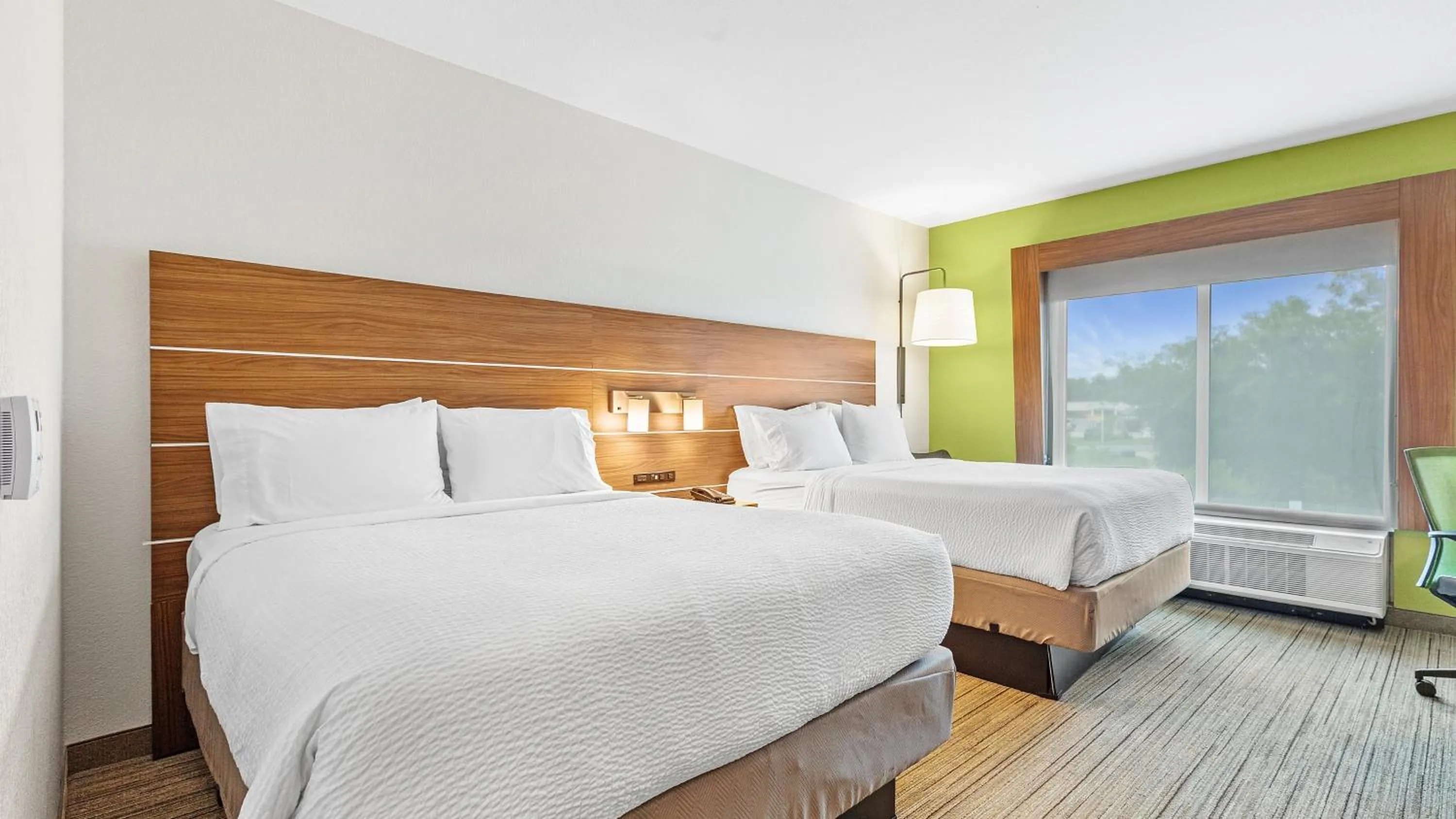 Photo of the whole room, Bed in Holiday Inn Express & Suites Mobile - University Area by IHG