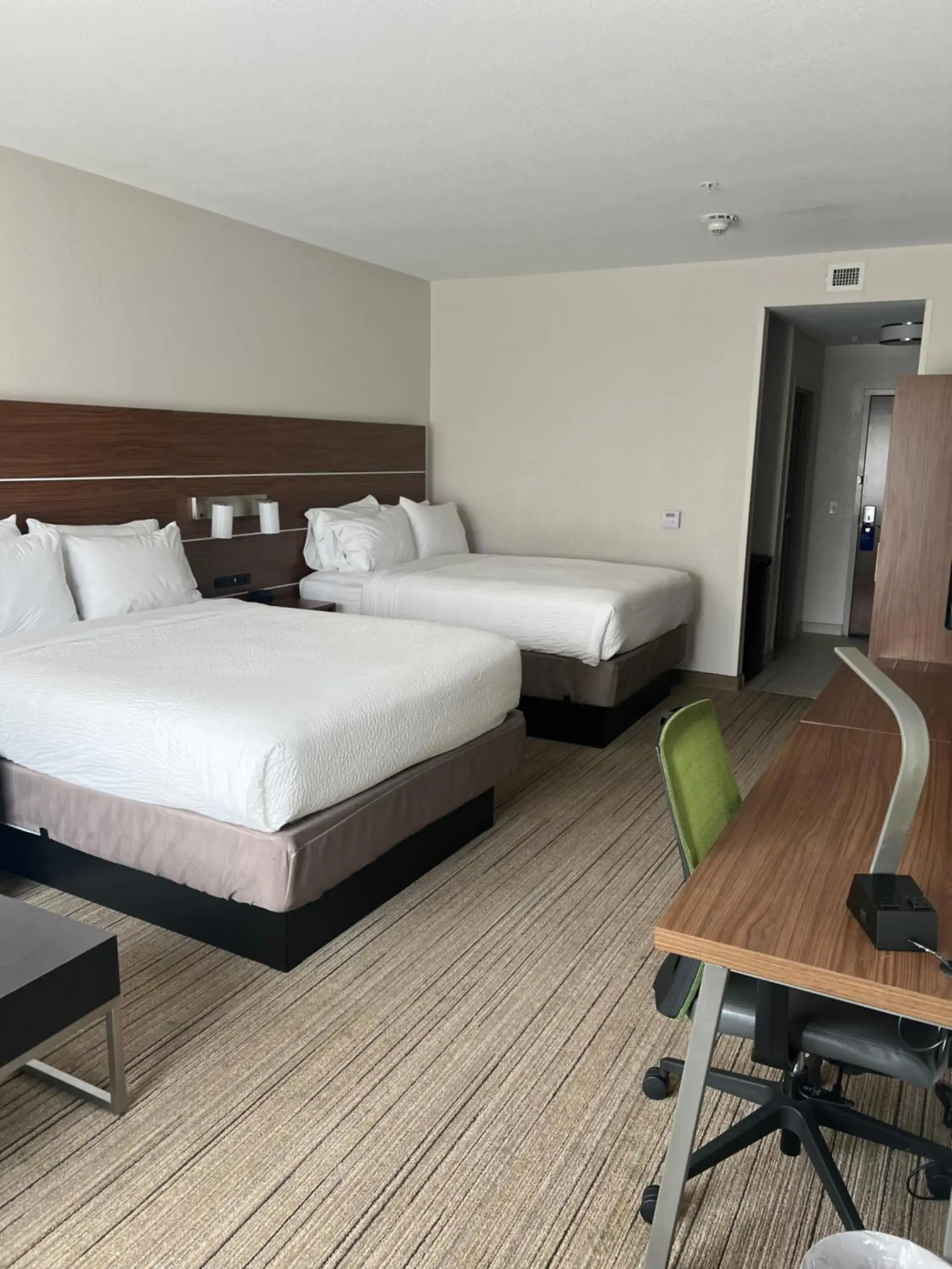 Bed in Holiday Inn Express & Suites Mobile - University Area by IHG Bed in Holiday Inn Express & Suites Mobile - University Area by IHG