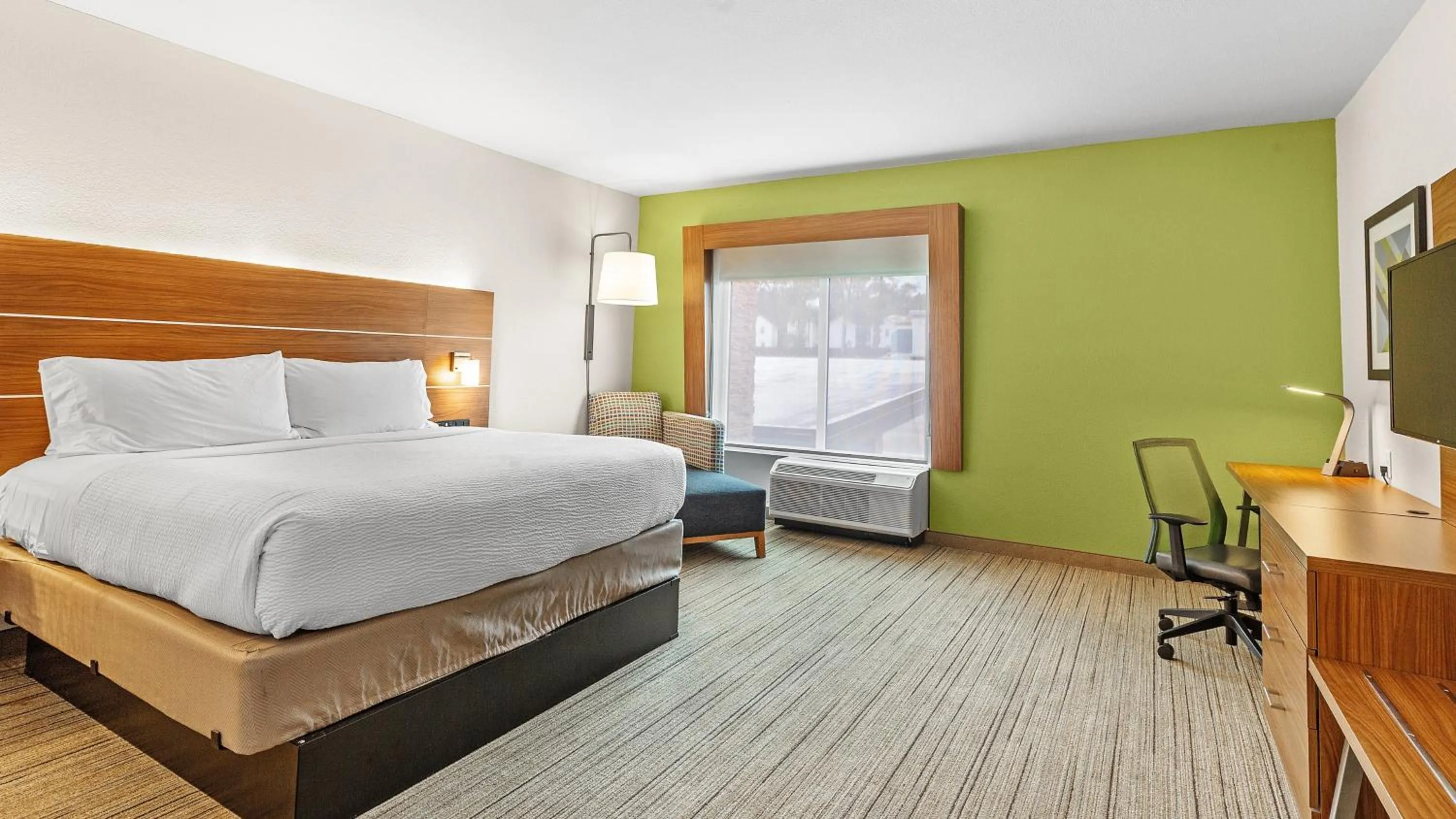 Photo of the whole room, Bed in Holiday Inn Express & Suites Mobile - University Area by IHG