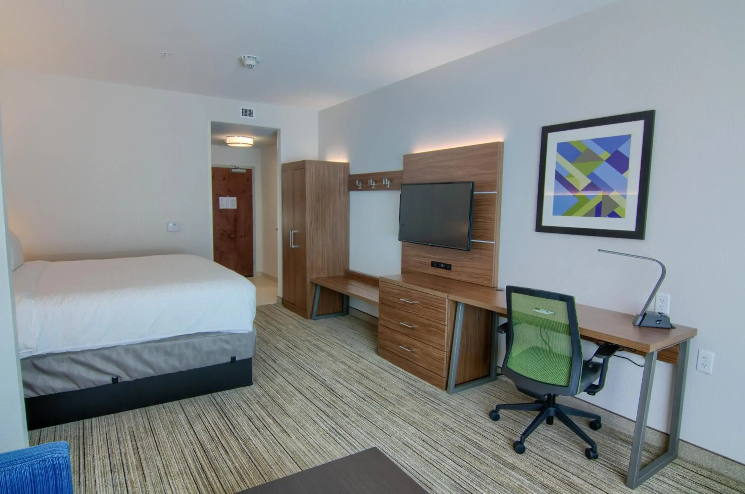 Photo of the whole room, Bed in Holiday Inn Express & Suites Mobile - University Area by IHG Photo of the whole room, Bed in Holiday Inn Express & Suites Mobile - University Area by IHG