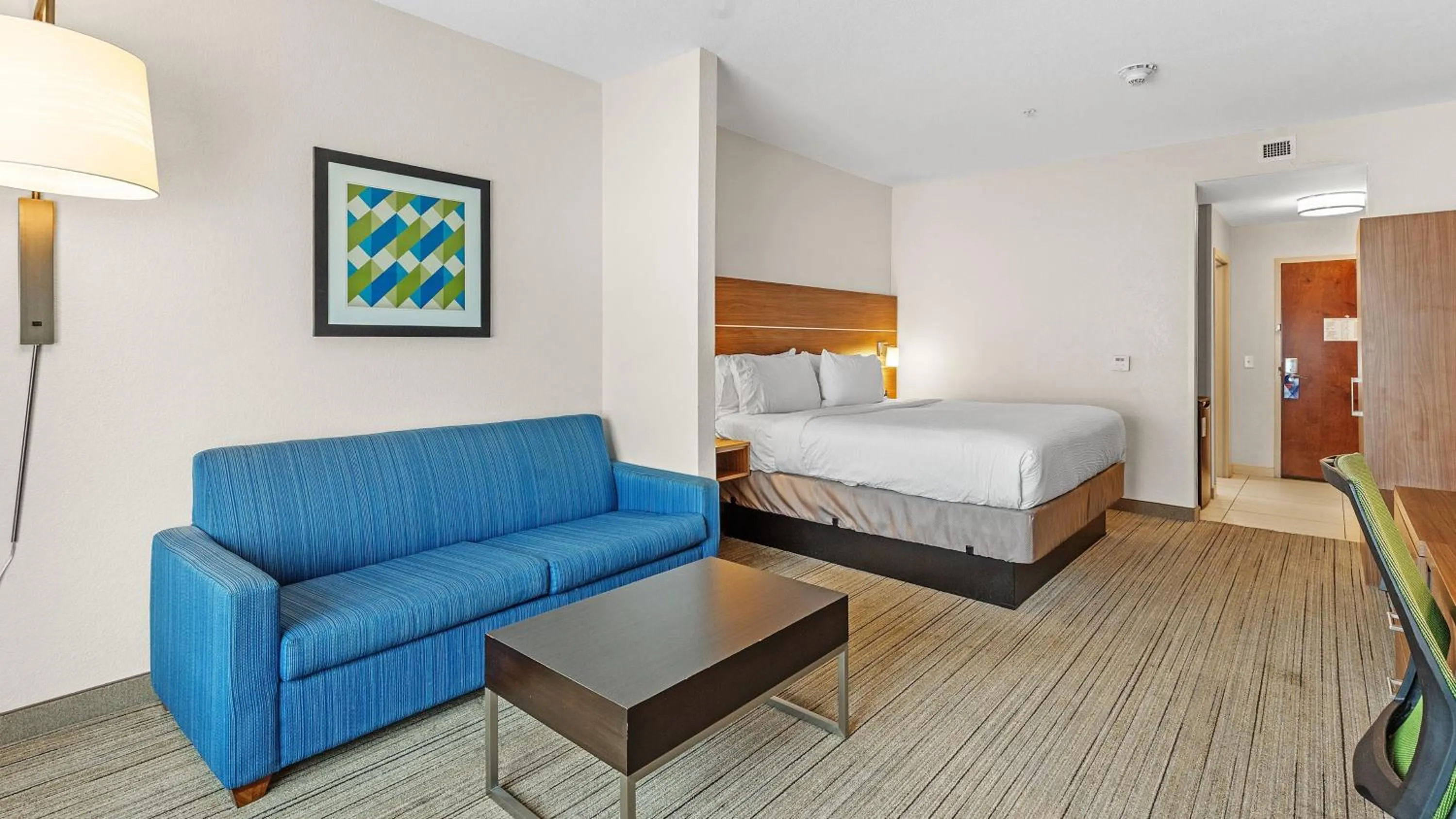 Photo of the whole room, Bed in Holiday Inn Express & Suites Mobile - University Area by IHG
