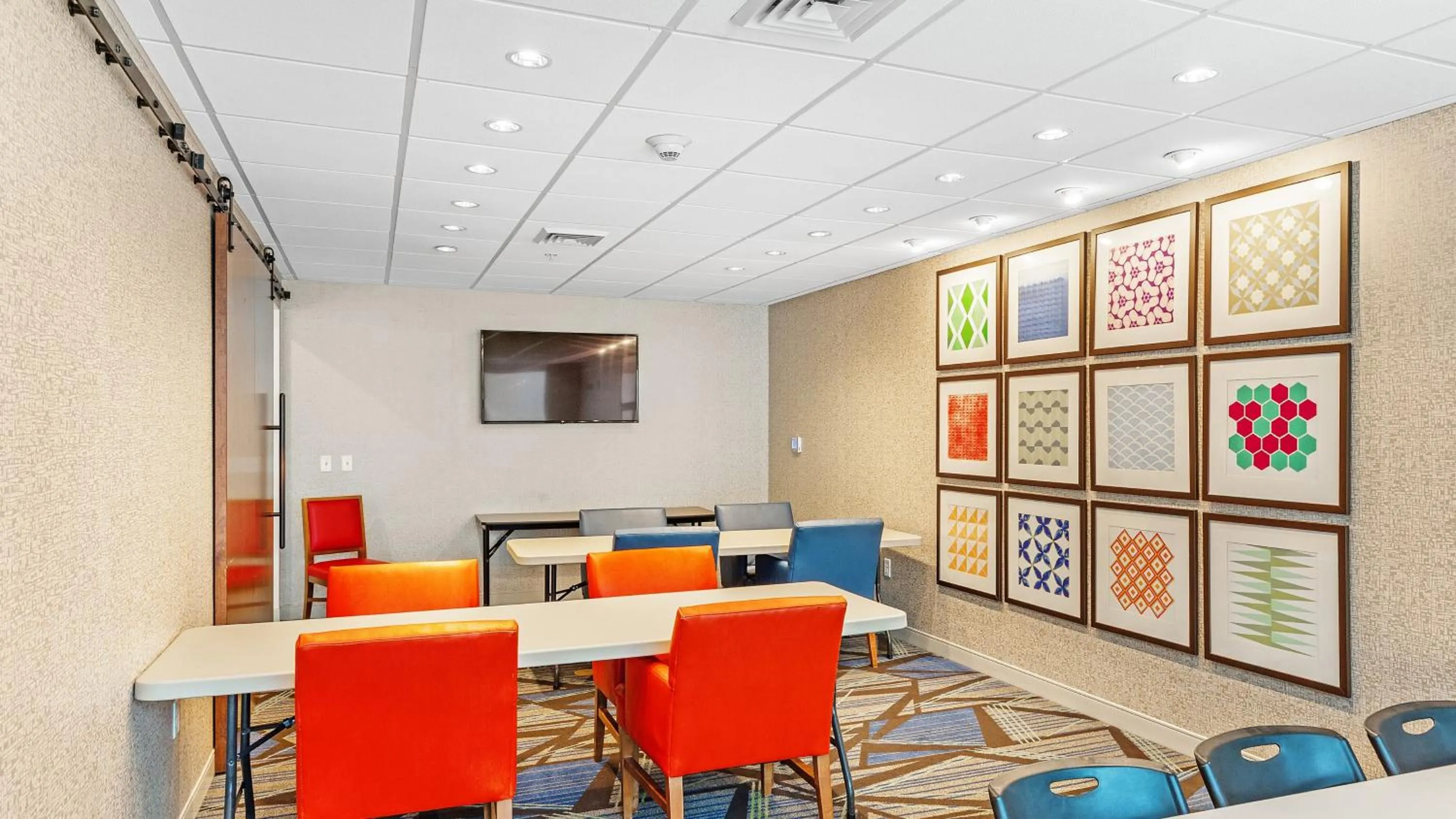 Meeting/conference room in Holiday Inn Express & Suites Mobile - University Area by IHG