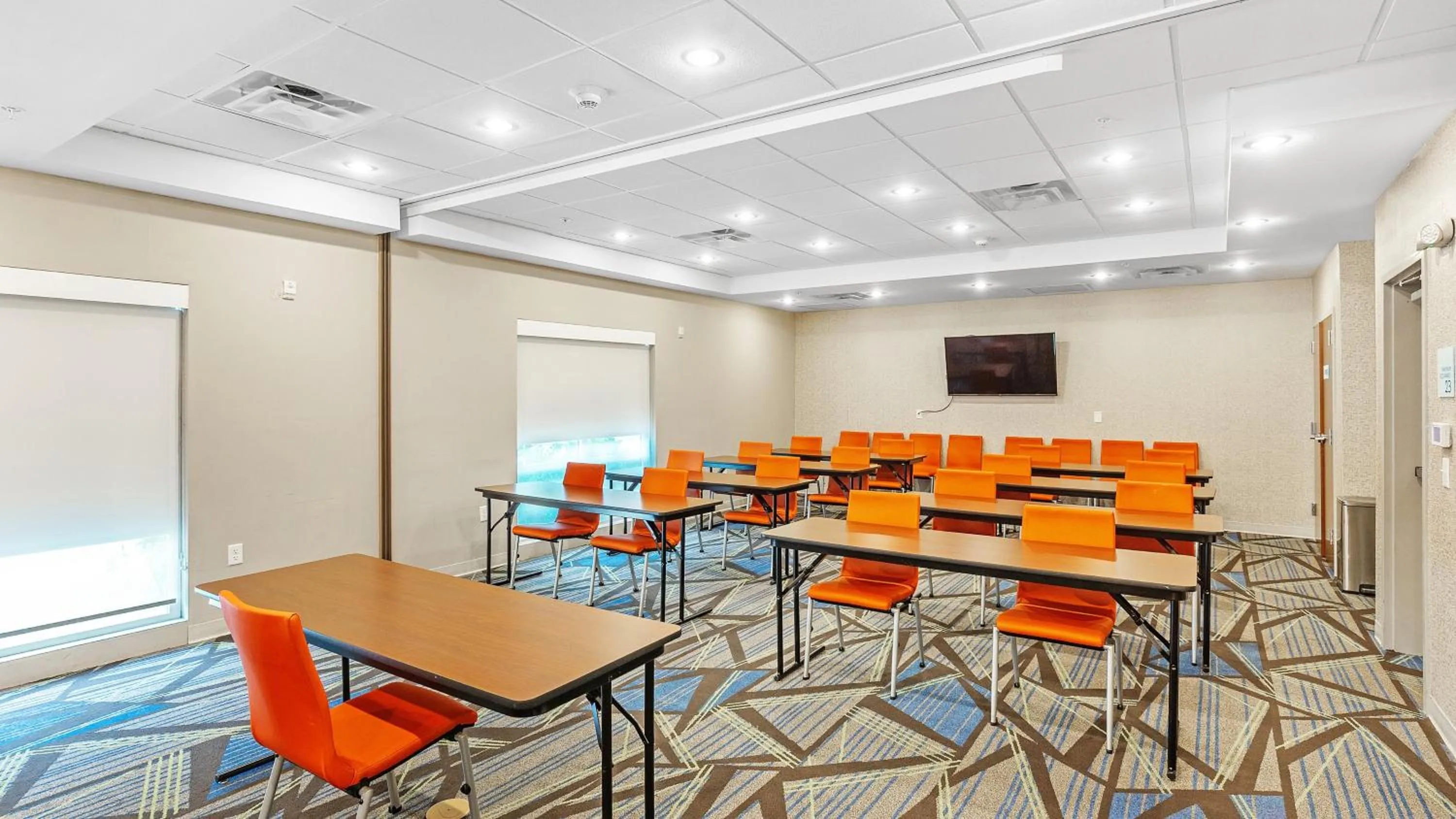 Meeting/conference room in Holiday Inn Express & Suites Mobile - University Area by IHG