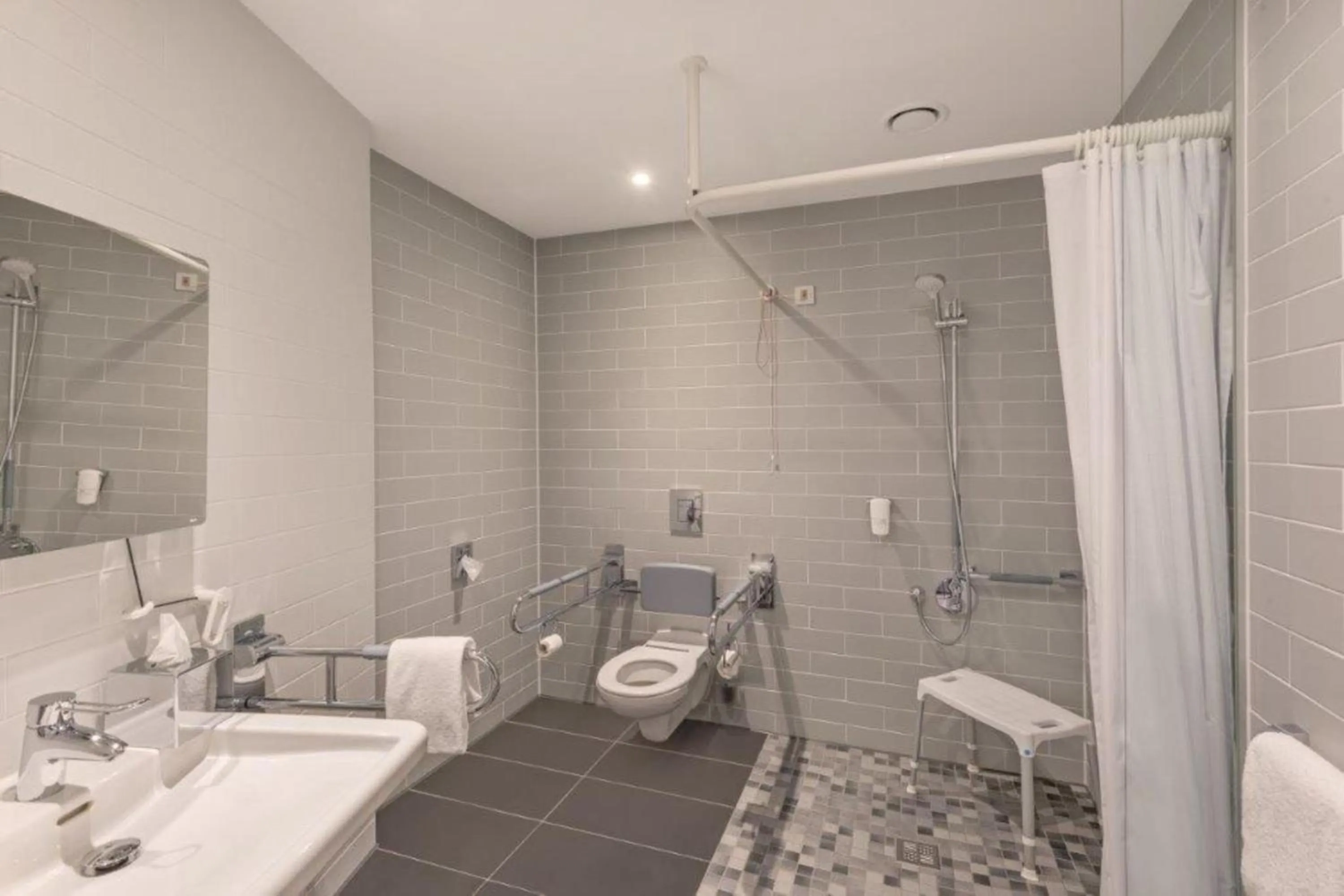 Shower in Holiday Inn Express Oberhausen by IHG