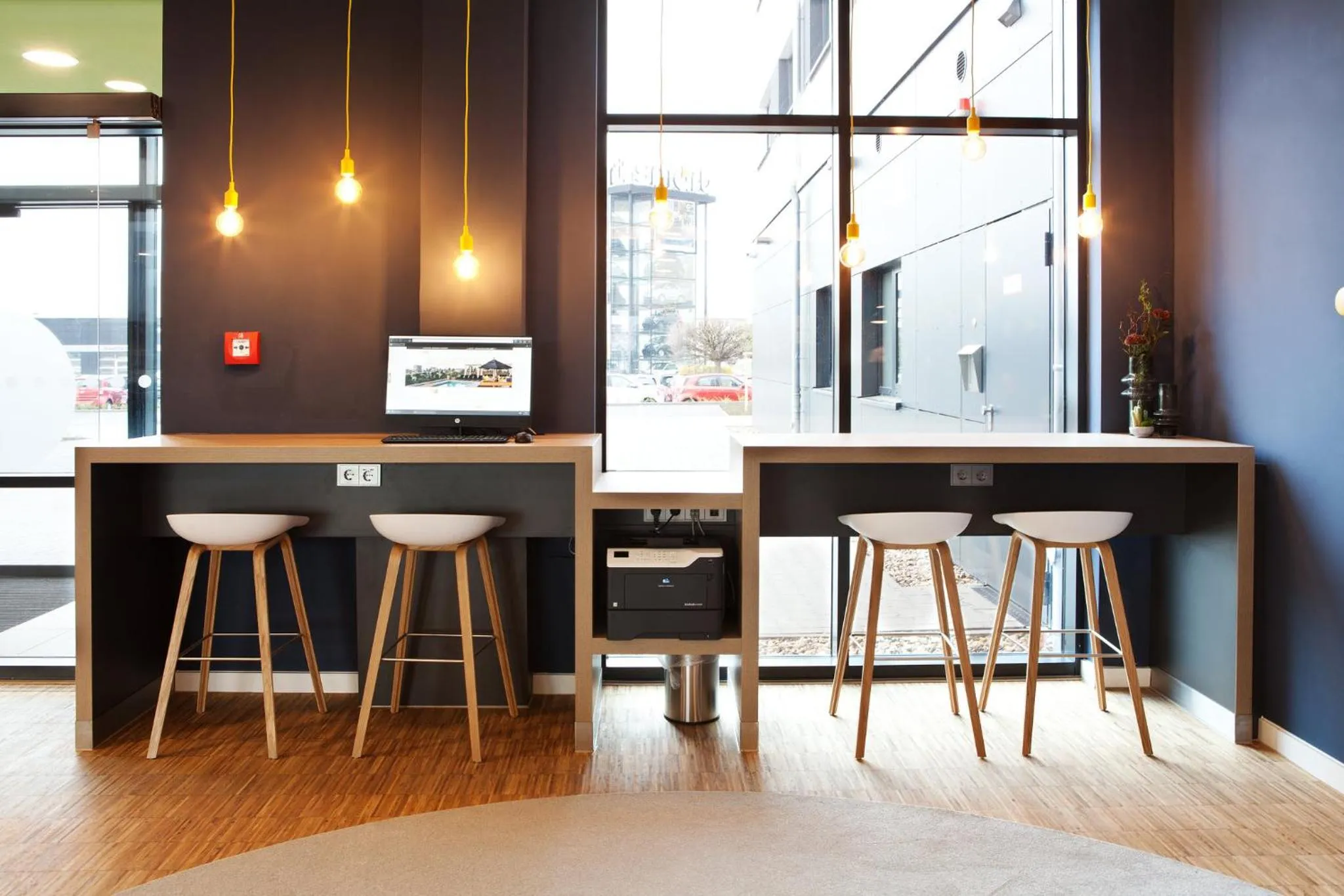 TV and multimedia in Holiday Inn Express Oberhausen by IHG