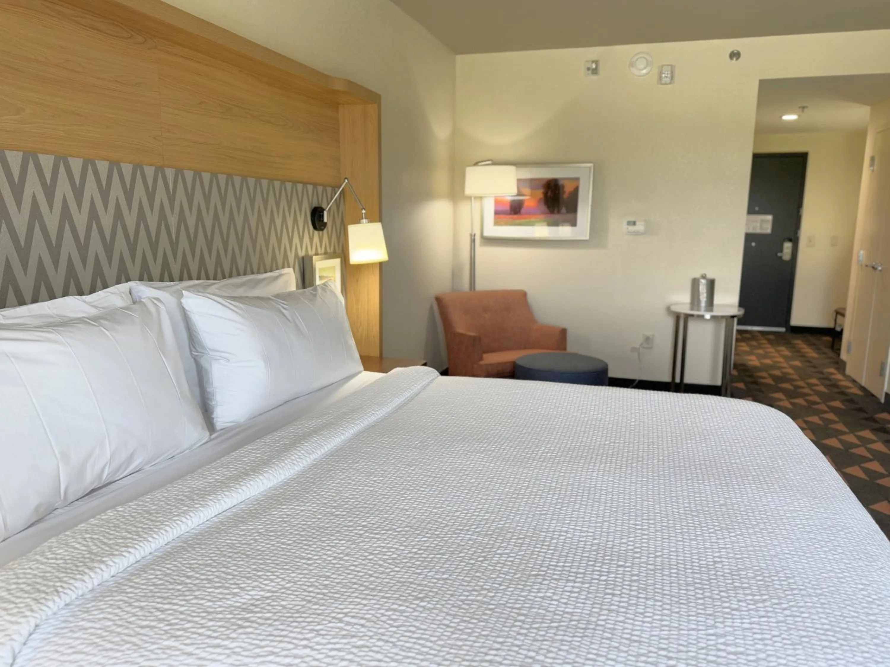 Bed in Holiday Inn & Suites - Fayetteville W-Fort Bragg Area by IHG