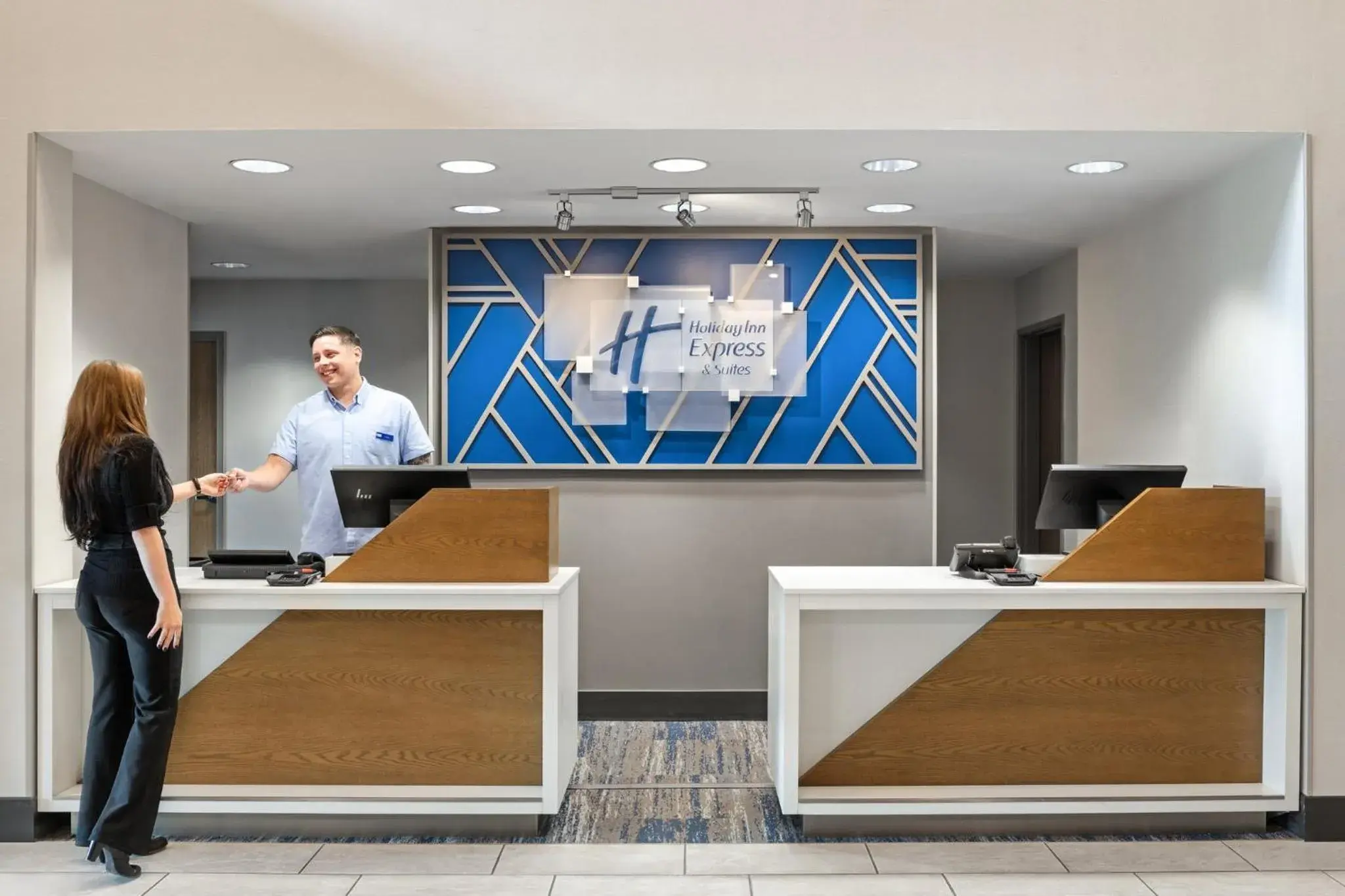 Property building in Holiday Inn Express Hotel & Suites North Sequim by IHG Property building in Holiday Inn Express Hotel & Suites North Sequim by IHG