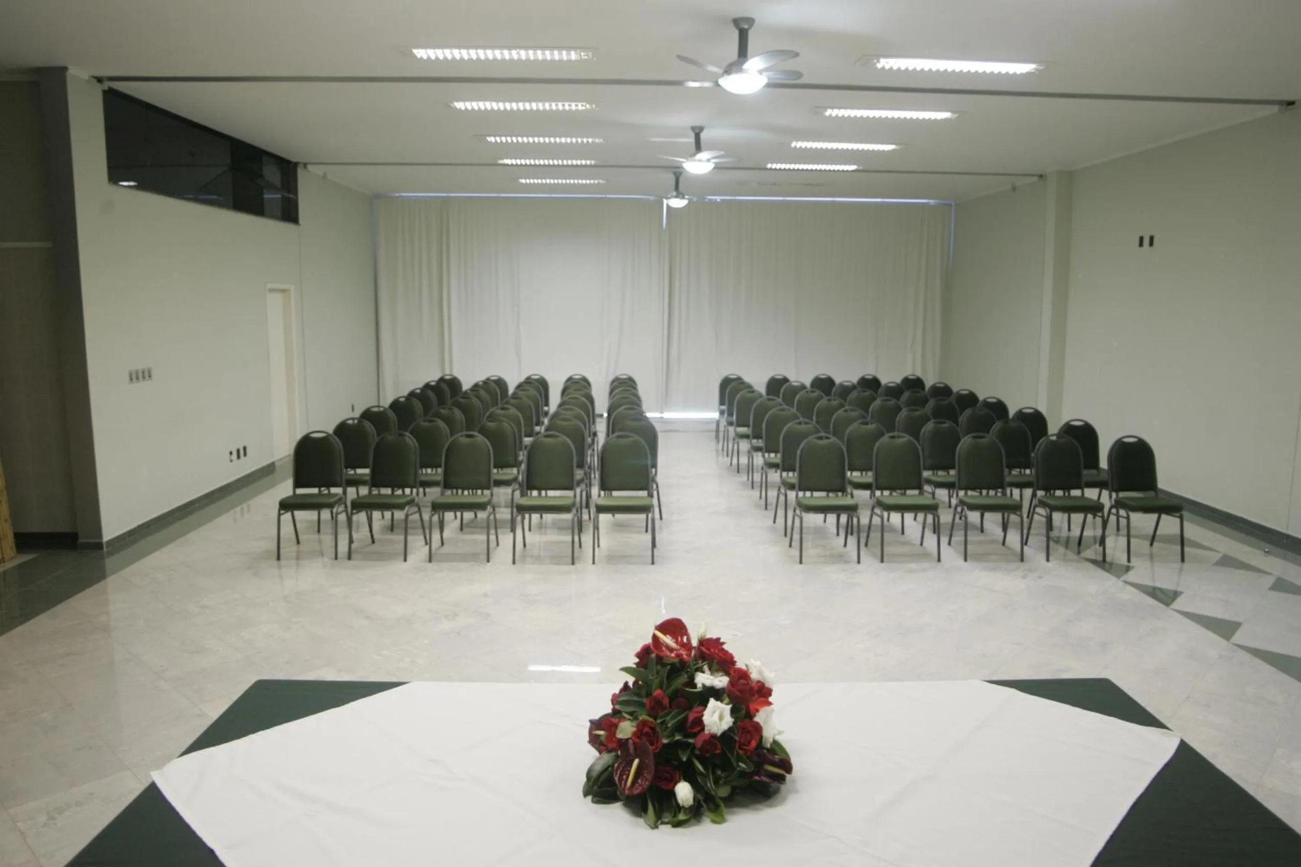 Business facilities in Oscar Inn Eco Resort