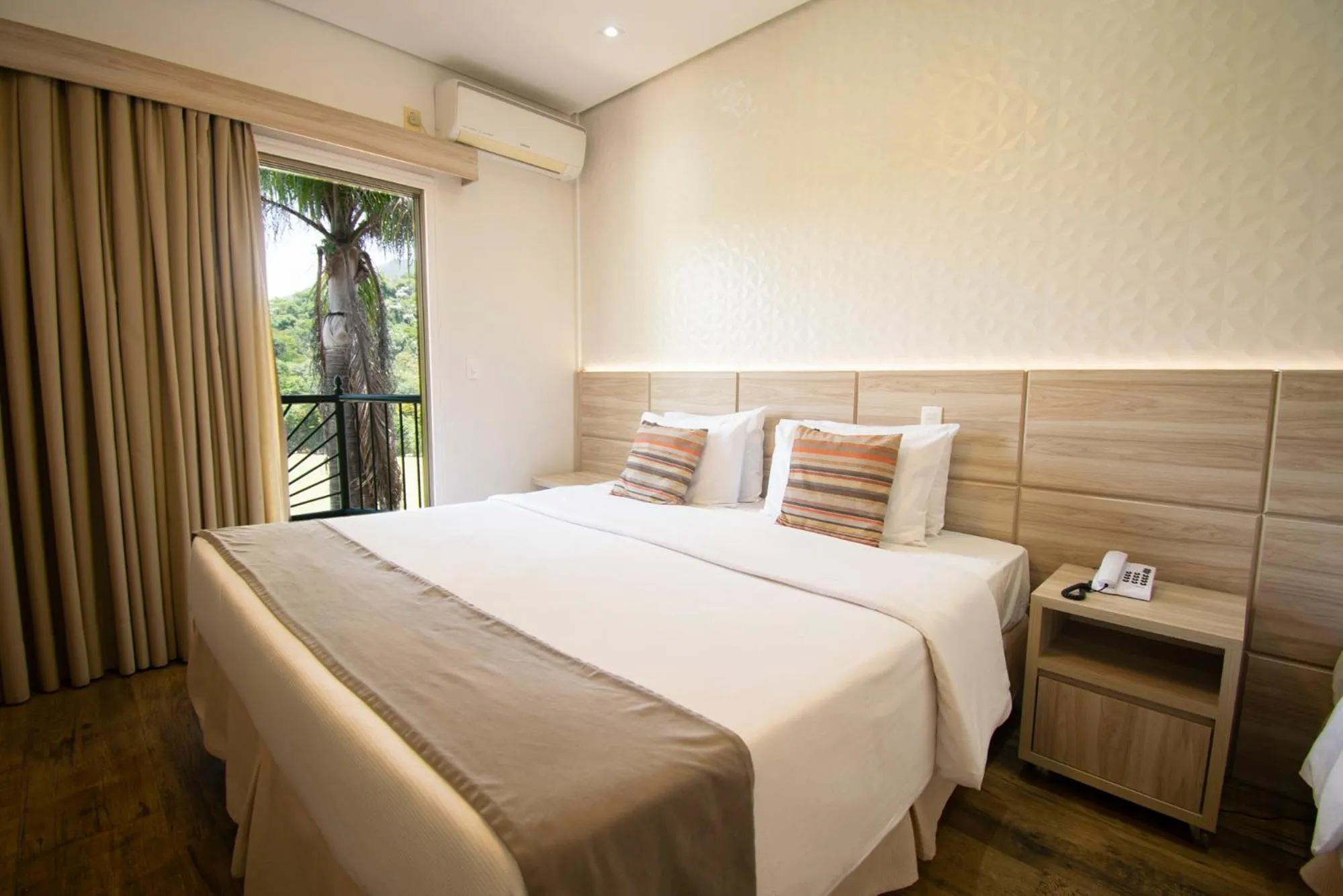 Bedroom, Bed in Oscar Inn Eco Resort