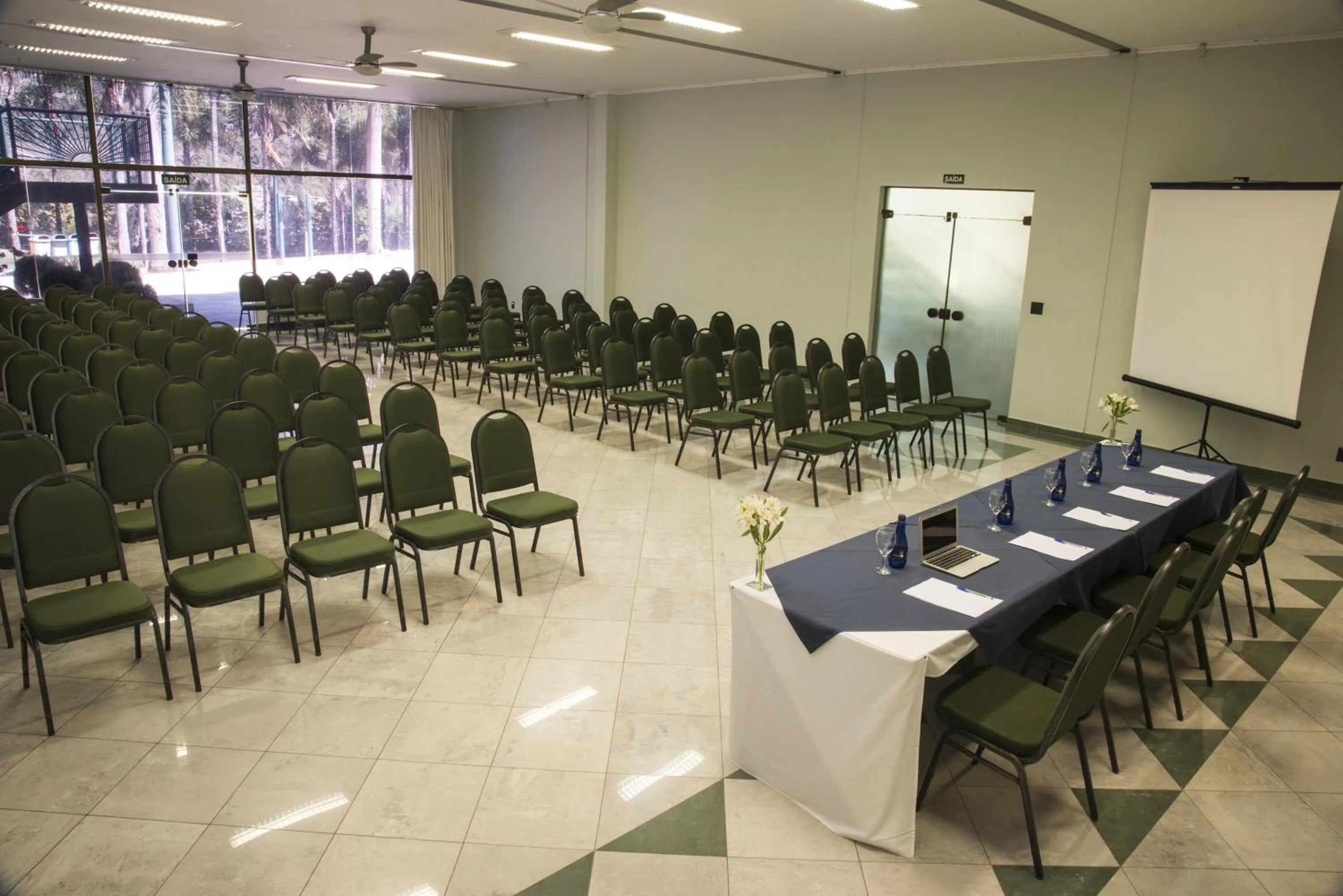 Business facilities in Oscar Inn Eco Resort