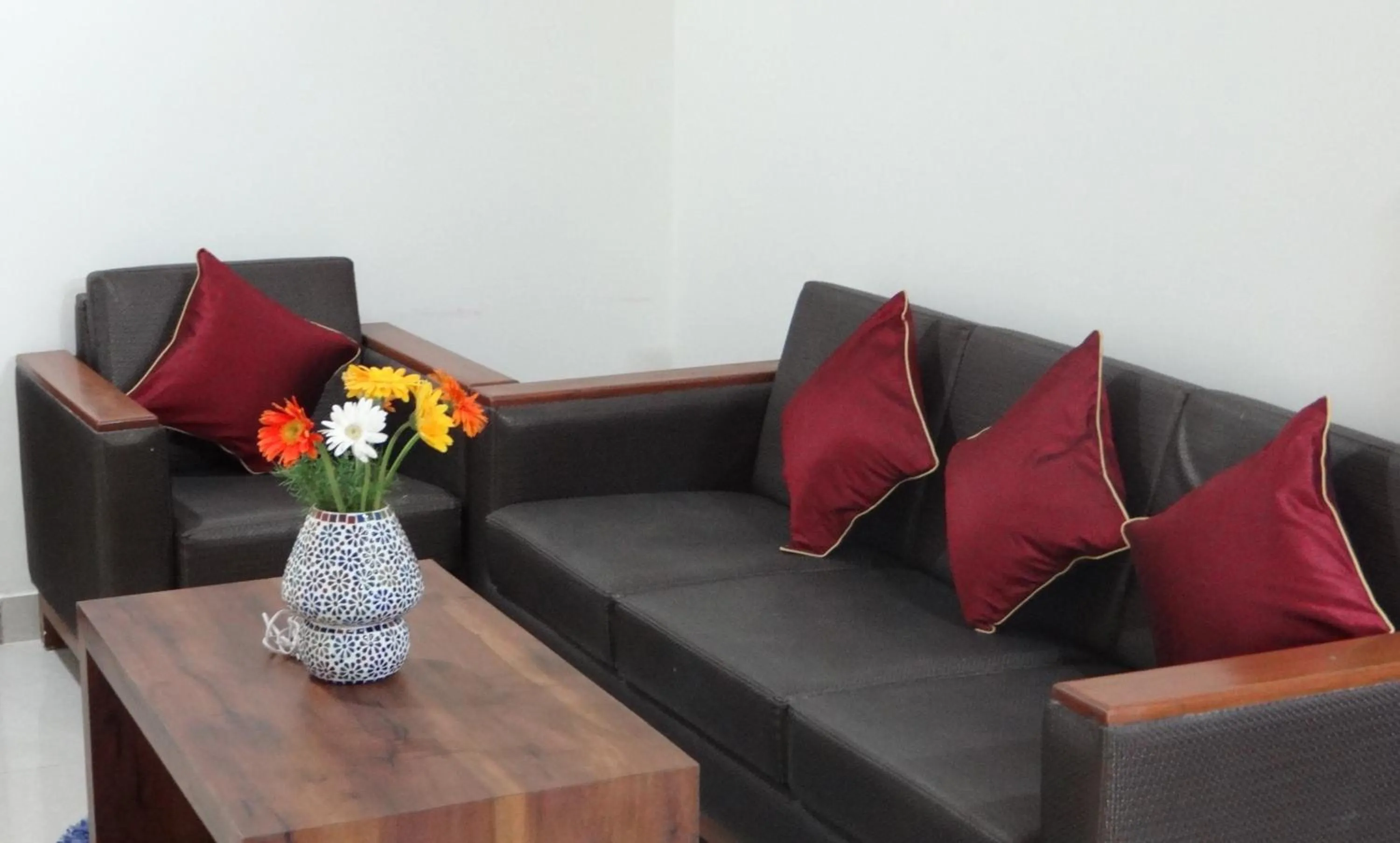 Seating area in Arna Hotel