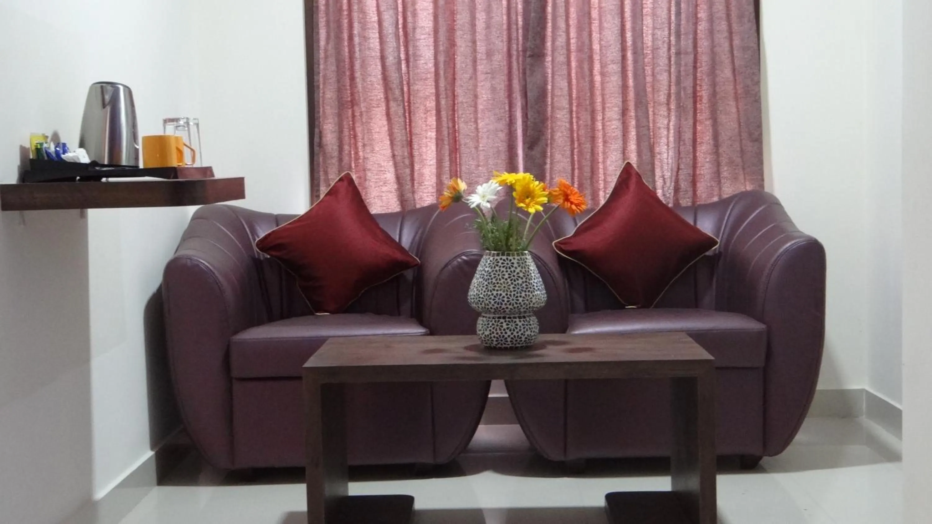 Seating area in Arna Hotel