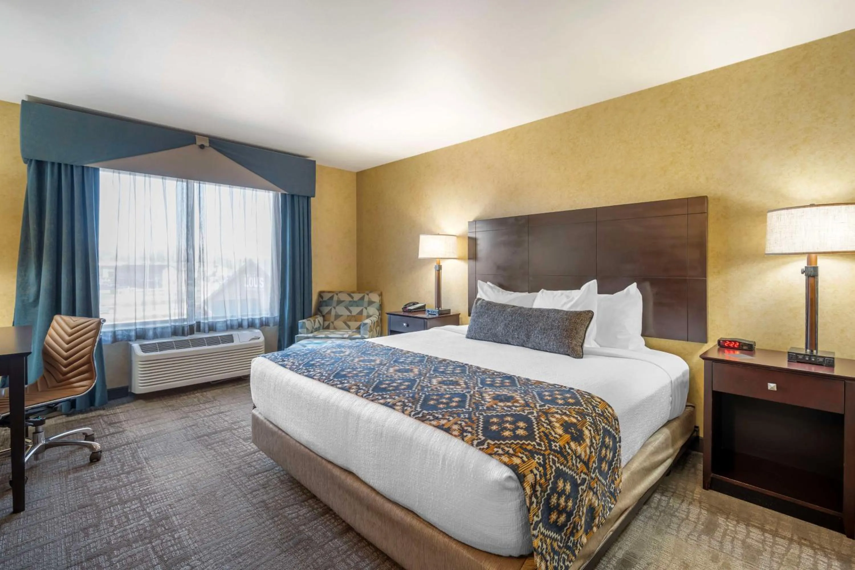 Bedroom, Bed in Best Western Plus Ponderay Mountain Lodge Sandpoint