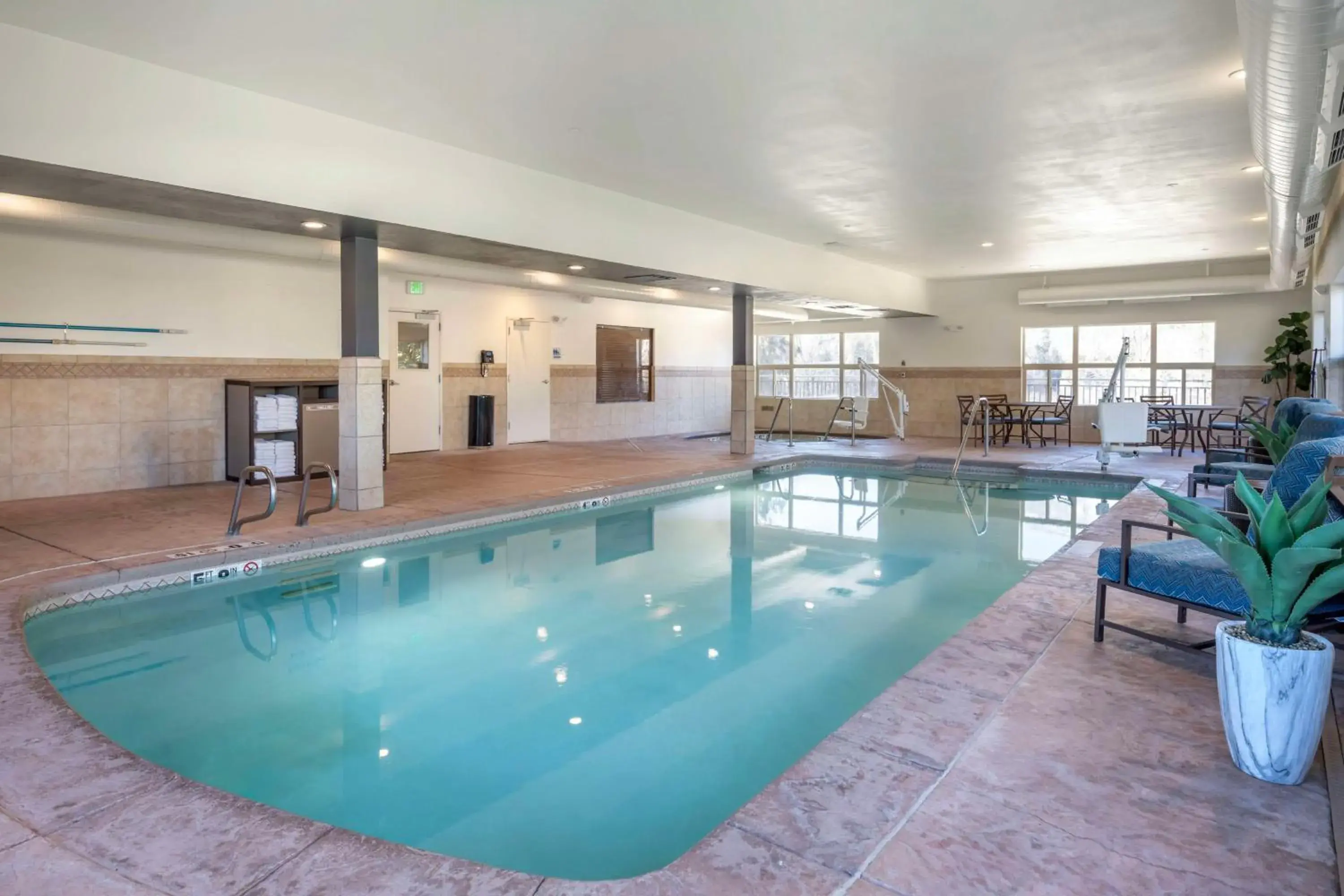 Pool view in Best Western Plus Ponderay Mountain Lodge Sandpoint Pool view in Best Western Plus Ponderay Mountain Lodge Sandpoint