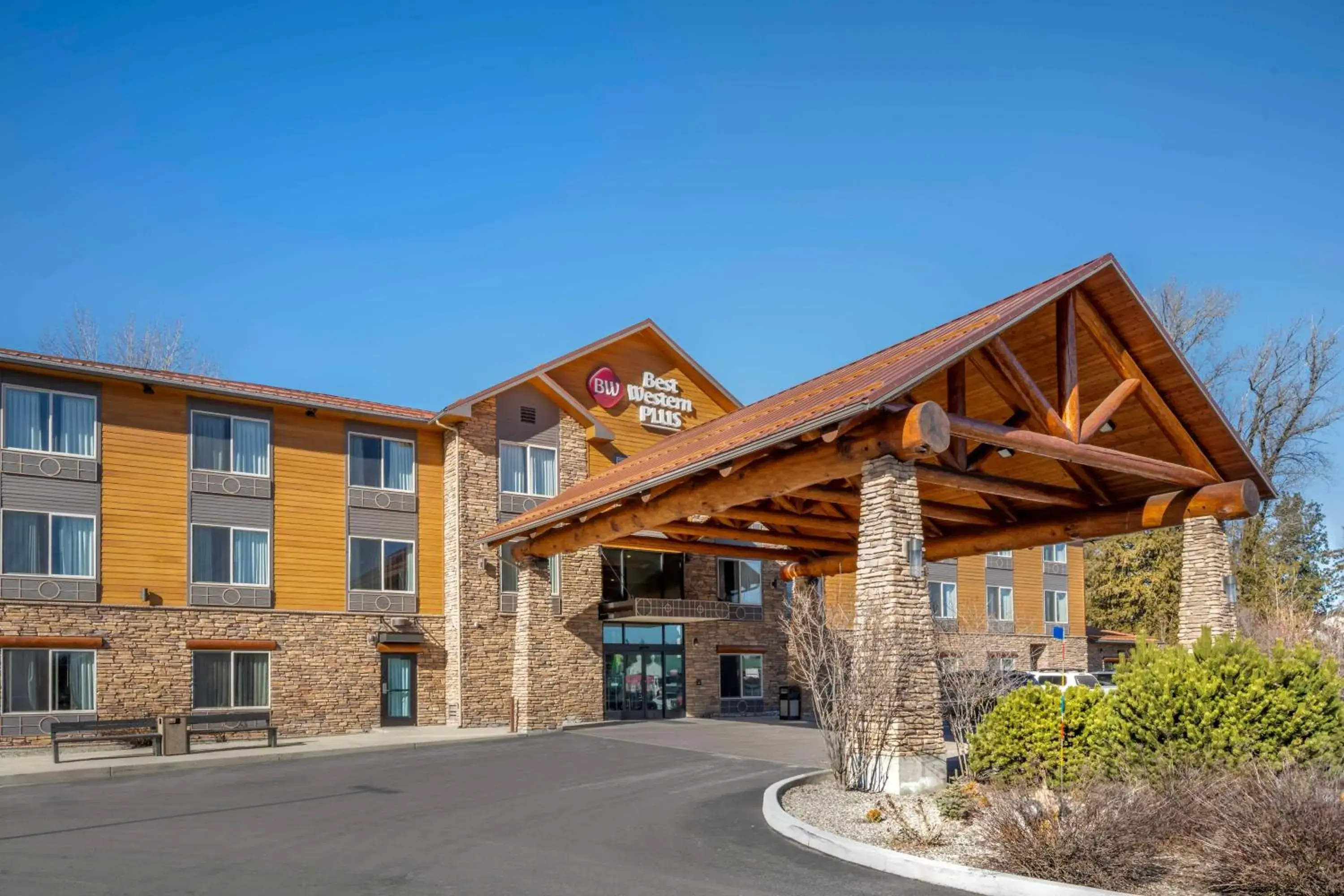 Property building in Best Western Plus Ponderay Mountain Lodge Sandpoint Property building in Best Western Plus Ponderay Mountain Lodge Sandpoint