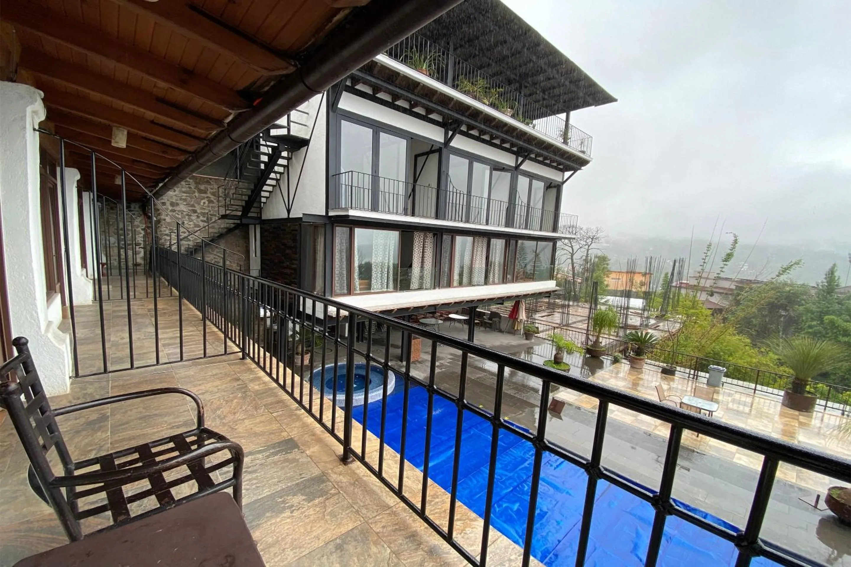 Swimming pool in Hotel Santa Rosa