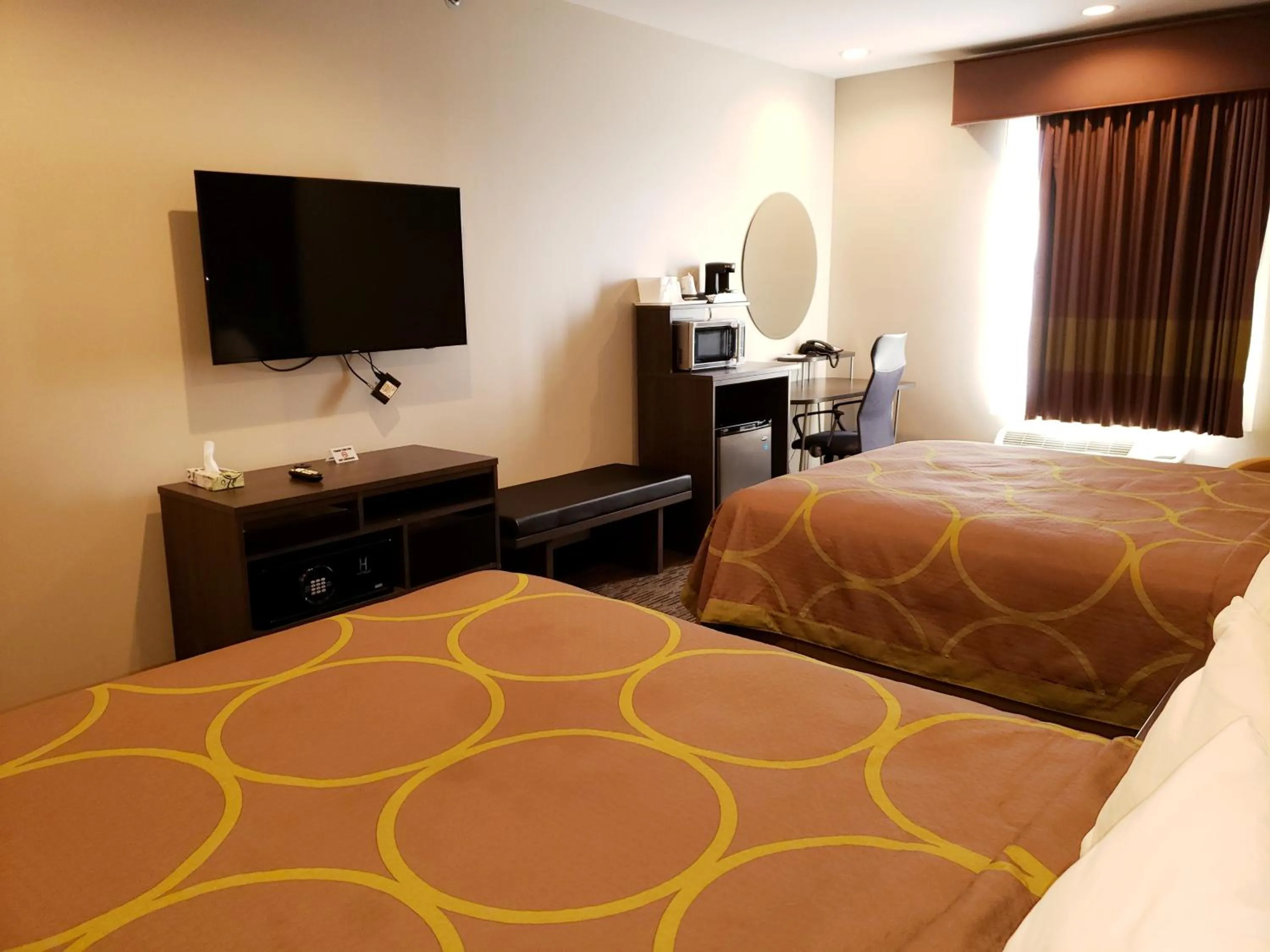 Photo of the whole room, Bed in Super 8 by Wyndham St. Louis North