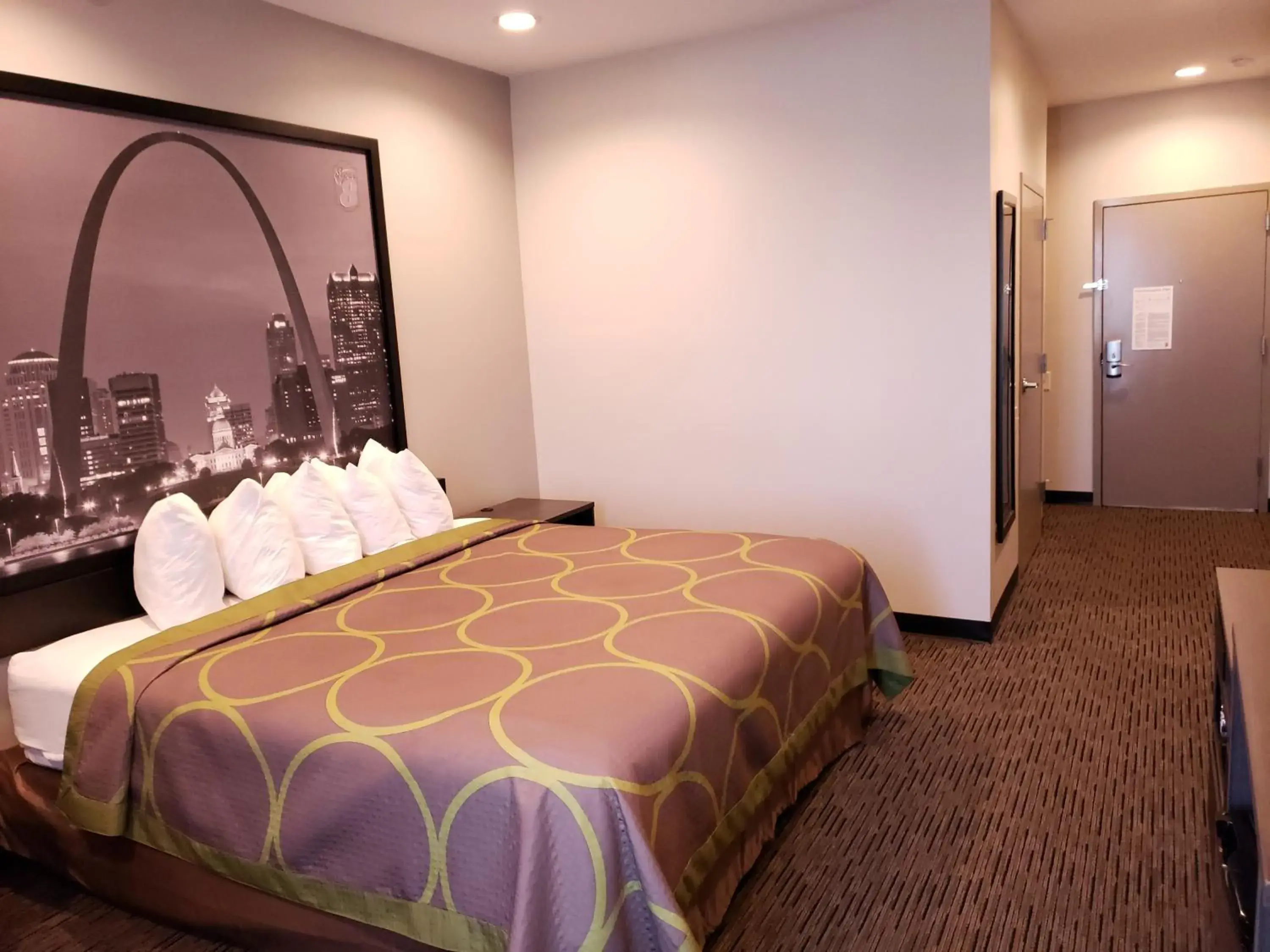 King Room - Mobility Access/Smoking in Super 8 by Wyndham St. Louis North King Room - Mobility Access/Smoking in Super 8 by Wyndham St. Louis North