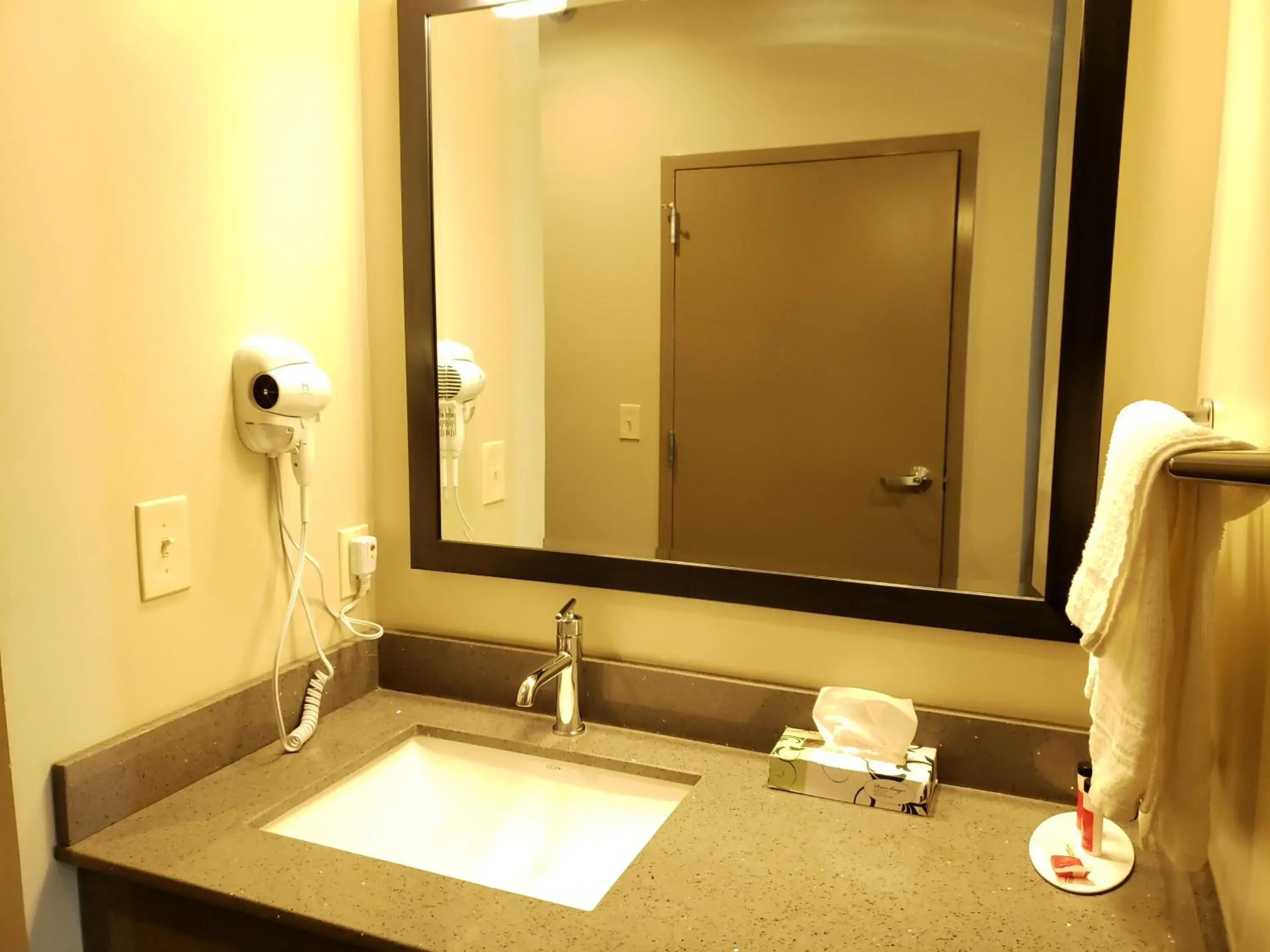 Photo of the whole room in Super 8 by Wyndham St. Louis North Photo of the whole room in Super 8 by Wyndham St. Louis North