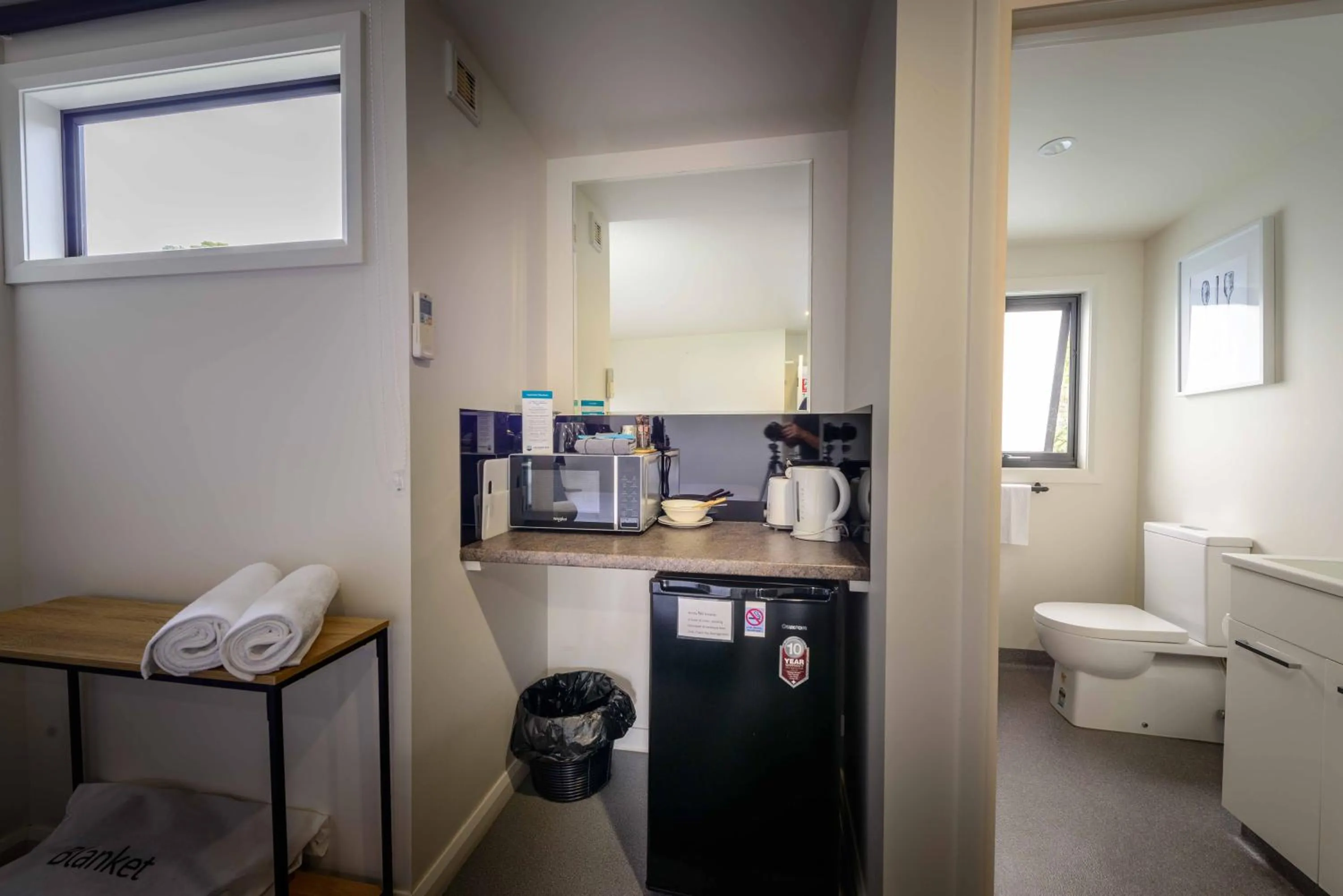 Kitchen or kitchenette in Georges Bay Apartments