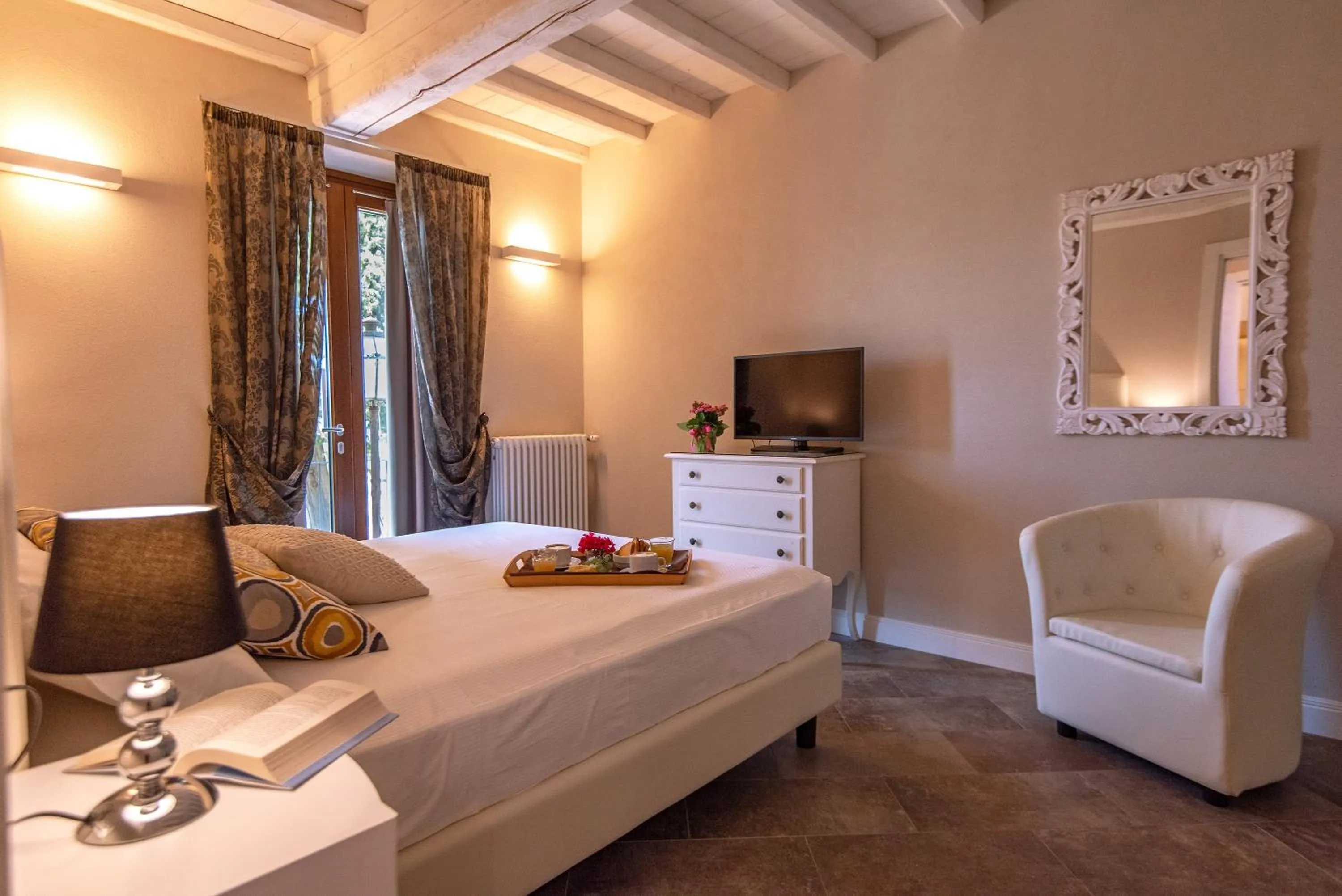 Photo of the whole room, Bed in Borgo di Villa Cellaia Resort & SPA
