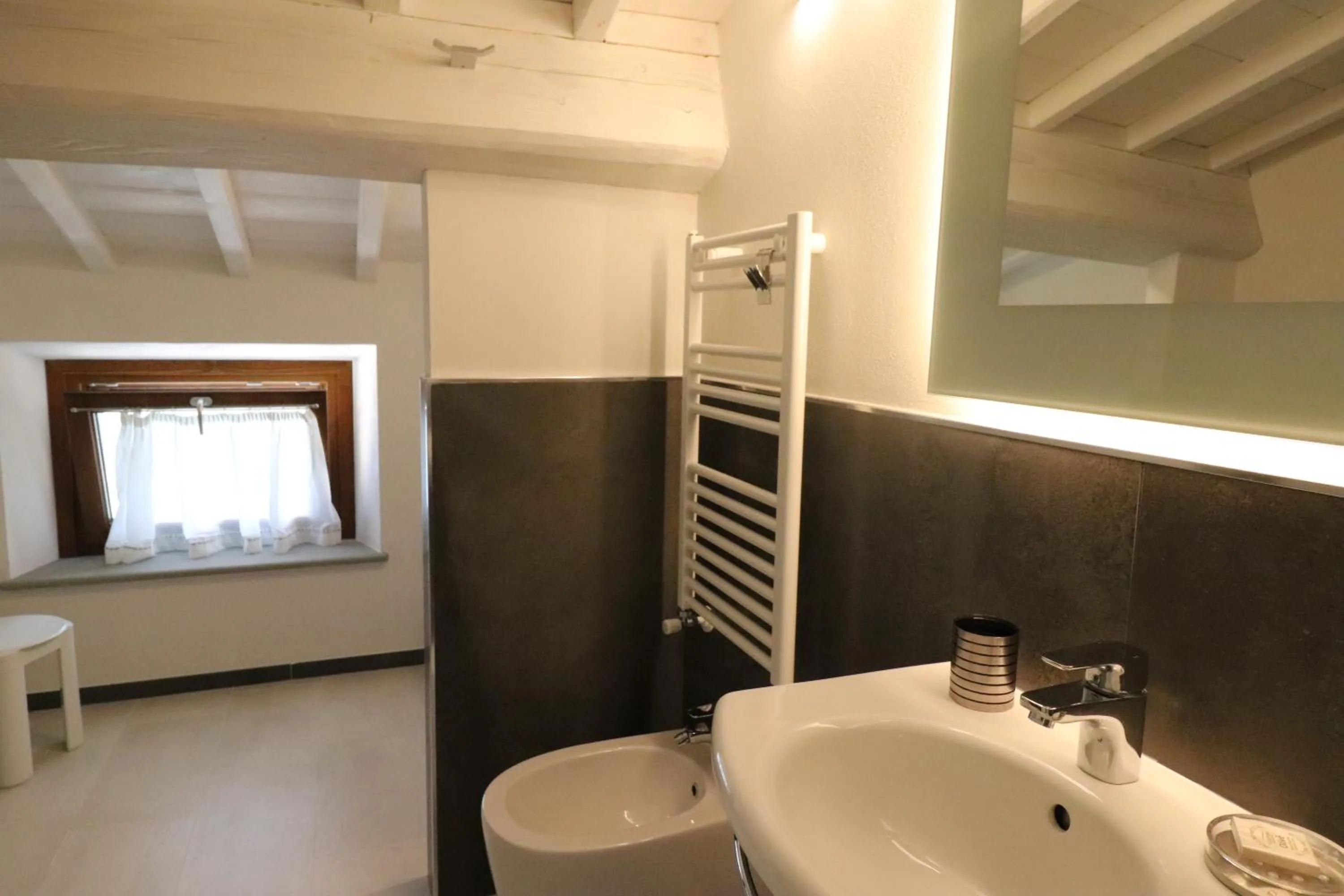 Bathroom in Borgo di Villa Cellaia Resort & SPA