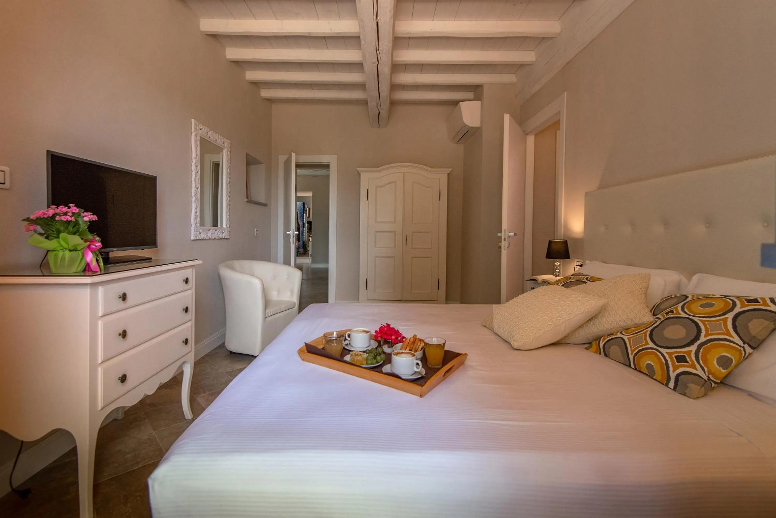Photo of the whole room, Bed in Borgo di Villa Cellaia Resort & SPA