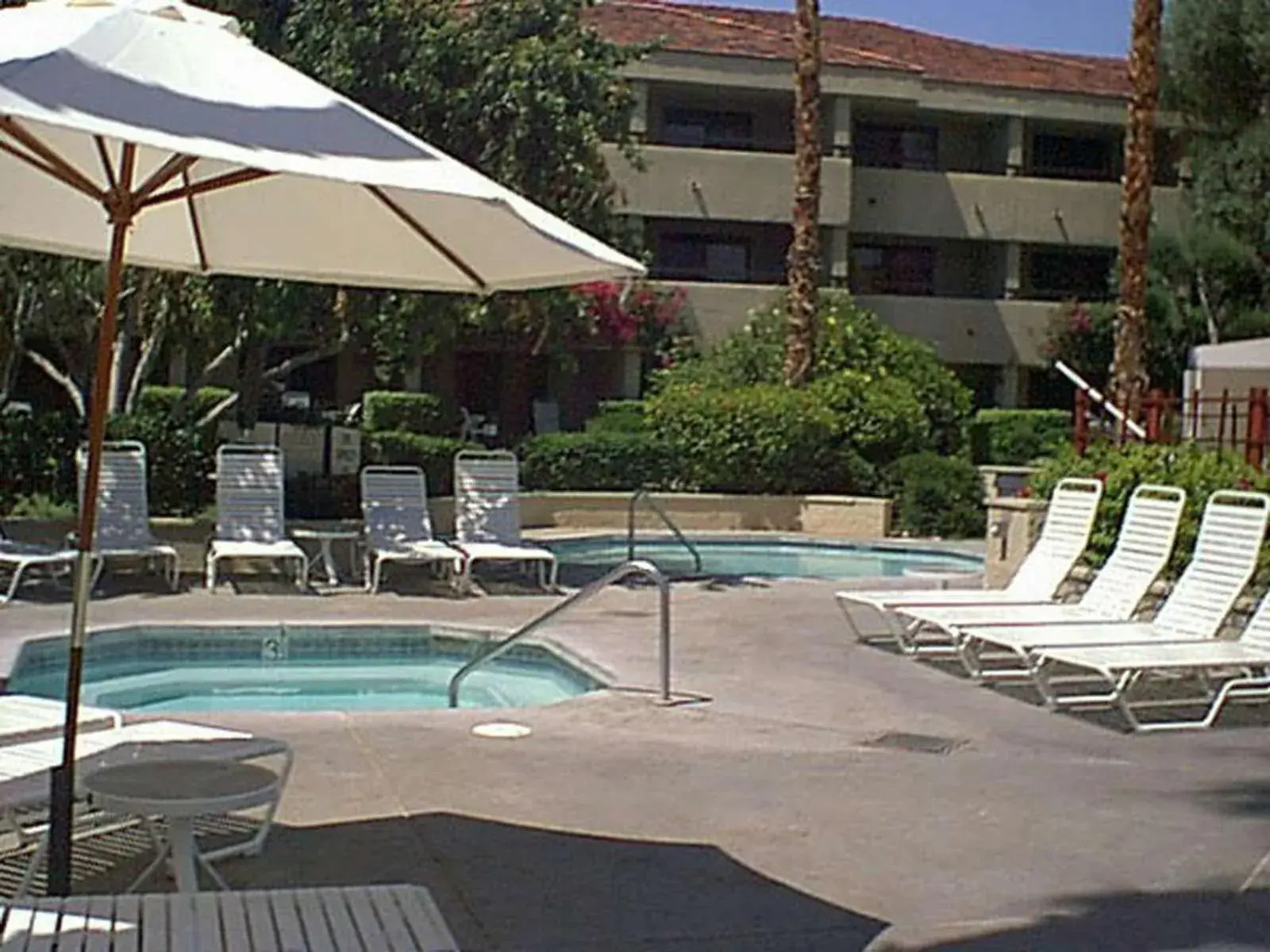 Pool view in Hilton Palm Springs Pool view in Hilton Palm Springs