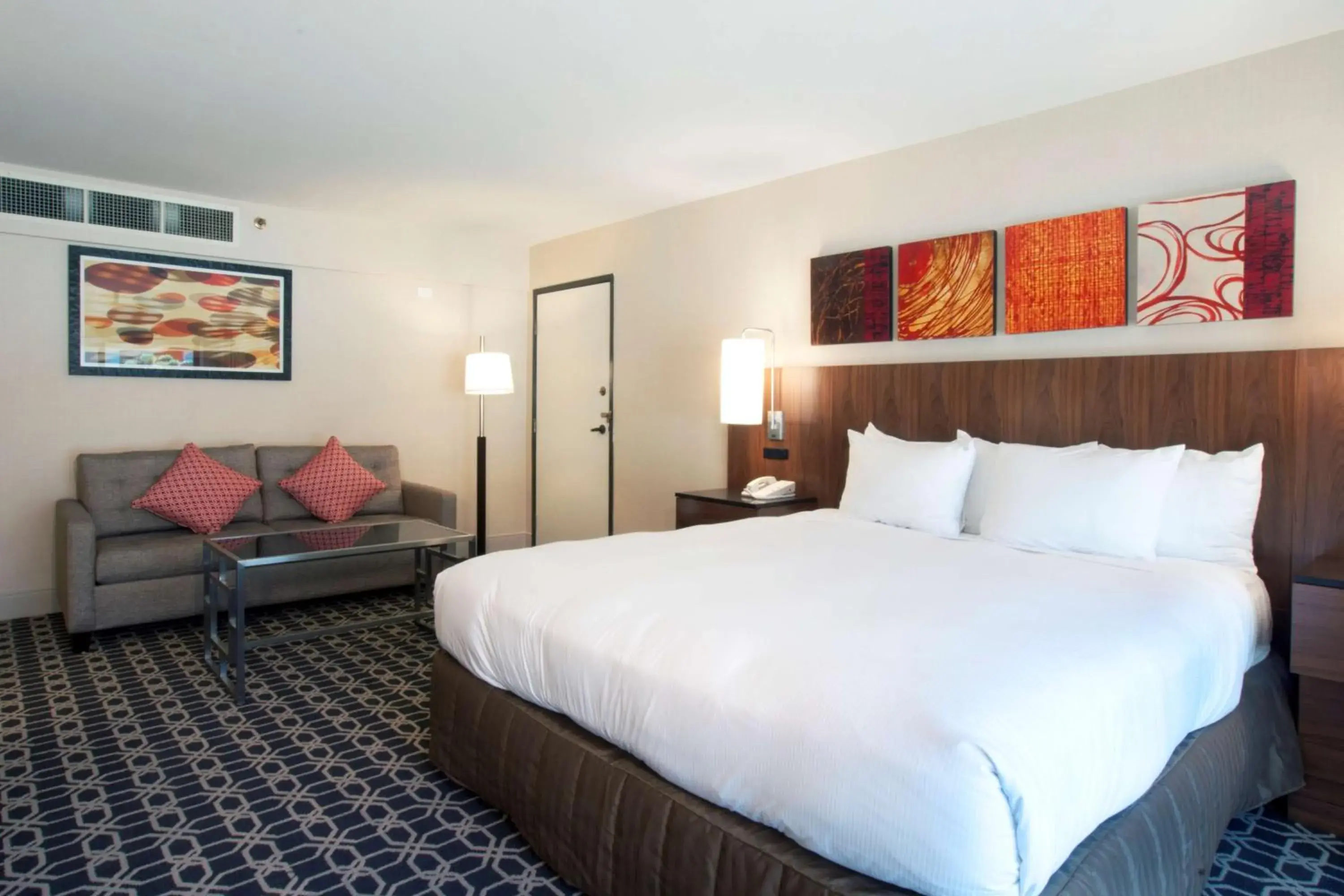 Living room, Bed in Hilton Palm Springs Living room, Bed in Hilton Palm Springs