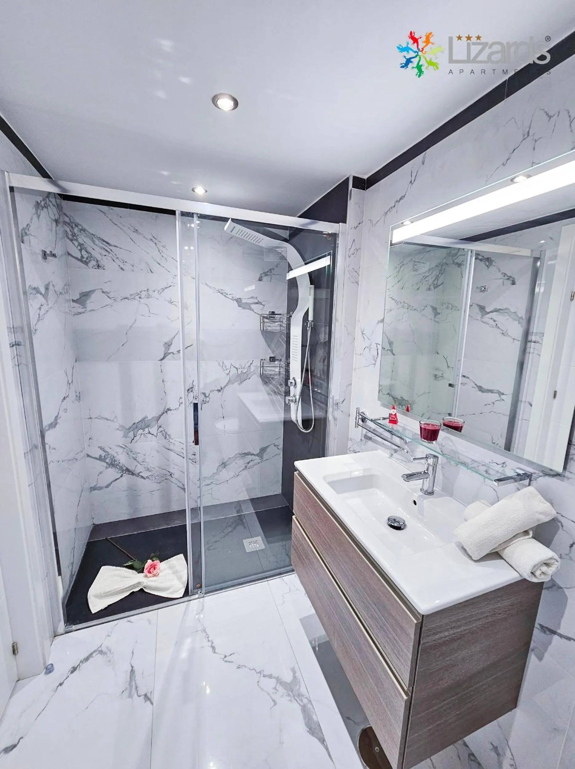 Shower in 7Lizards - Ocean View Apartments