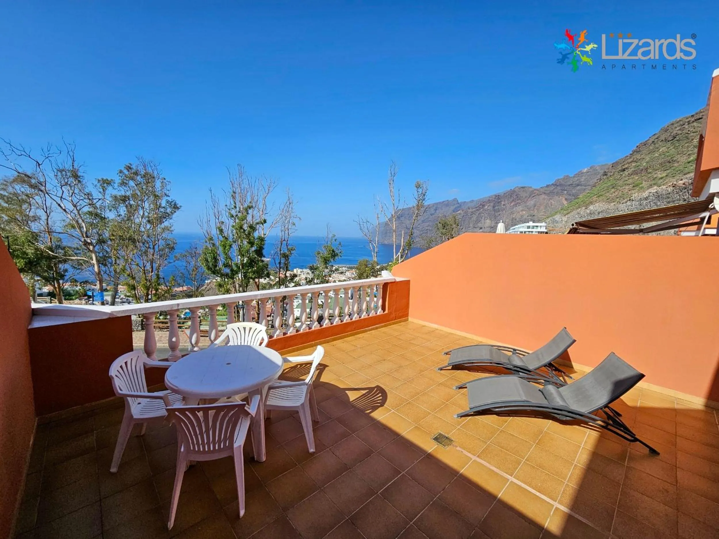 Day in 7Lizards - Ocean View Apartments