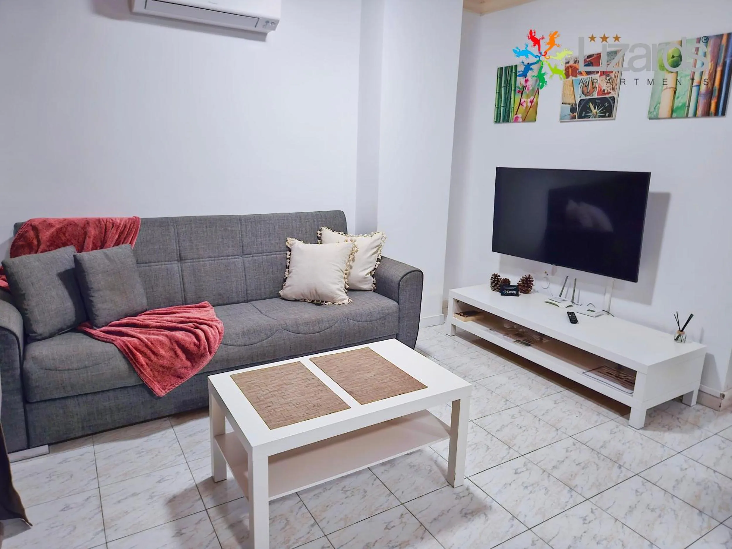 TV and multimedia in 7Lizards - Ocean View Apartments