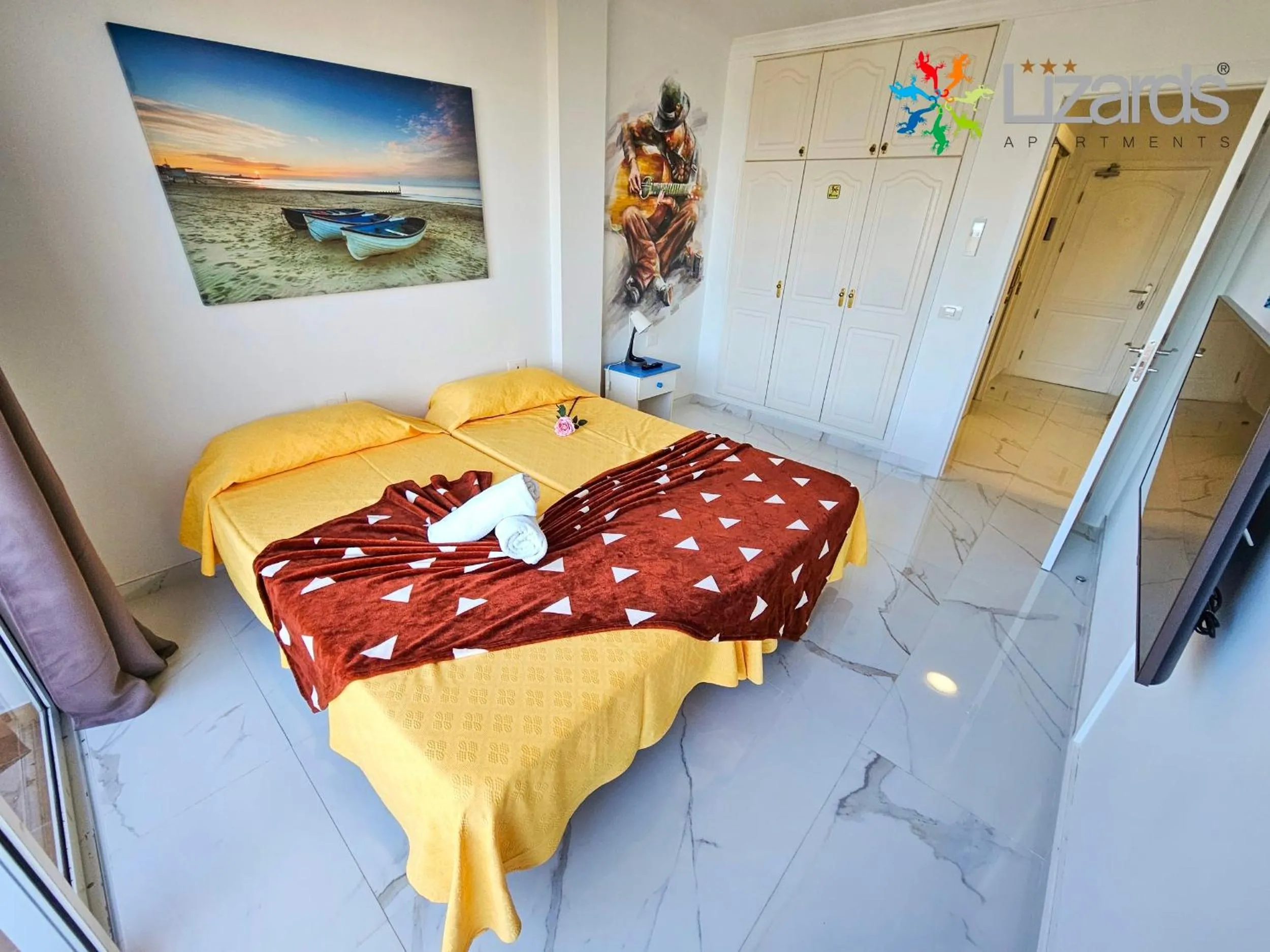 Bed in 7Lizards - Ocean View Apartments