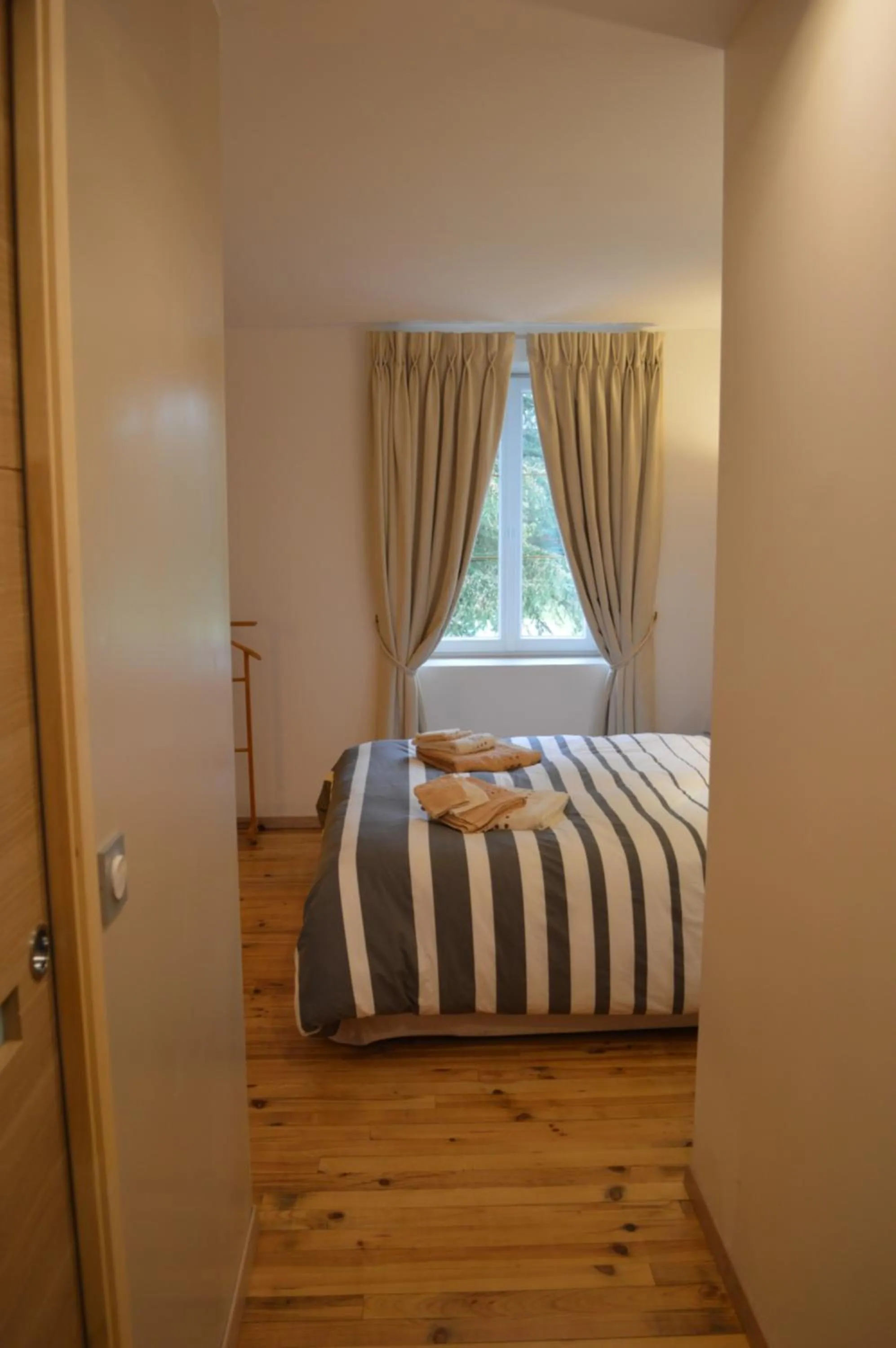 Bedroom, Bed in le domaine du chaffard