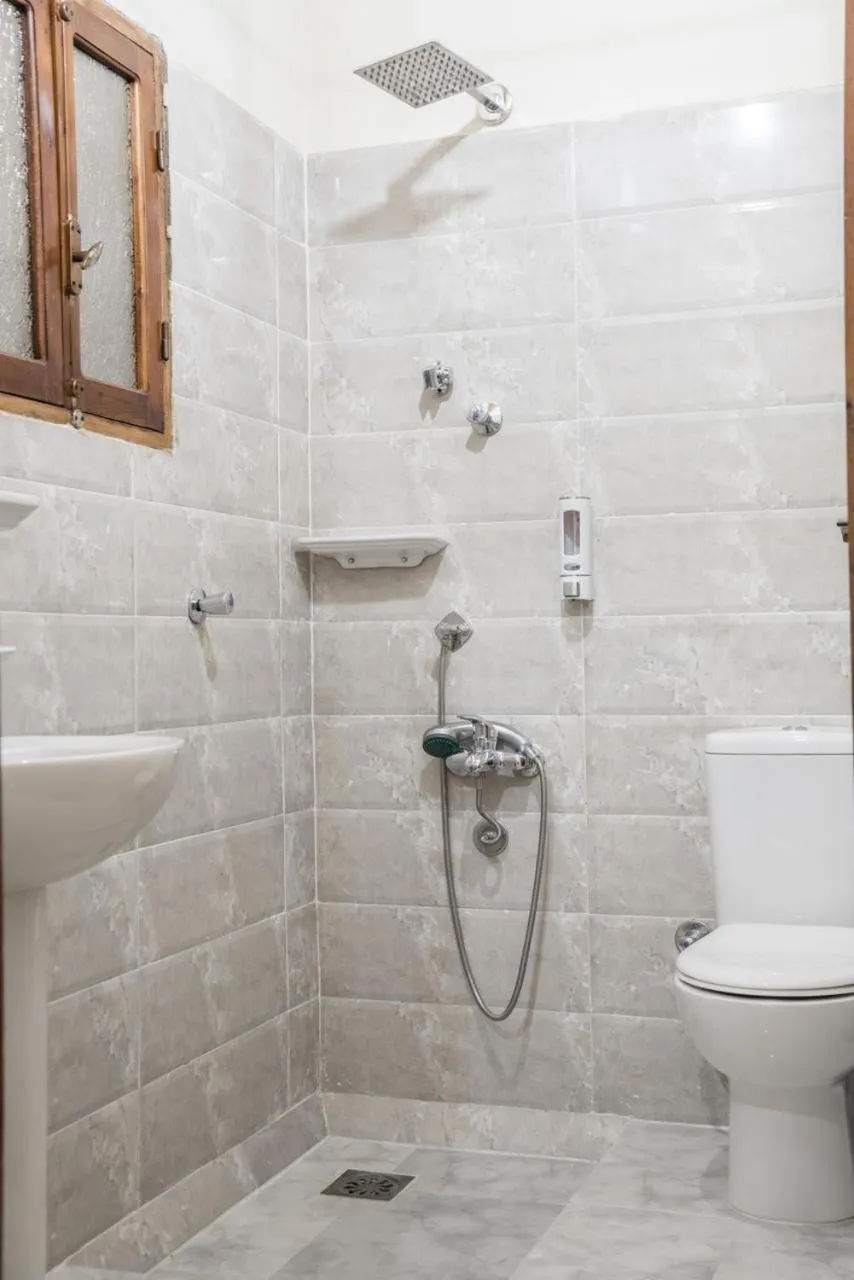 Shower in Zad El Mosafer Guest House