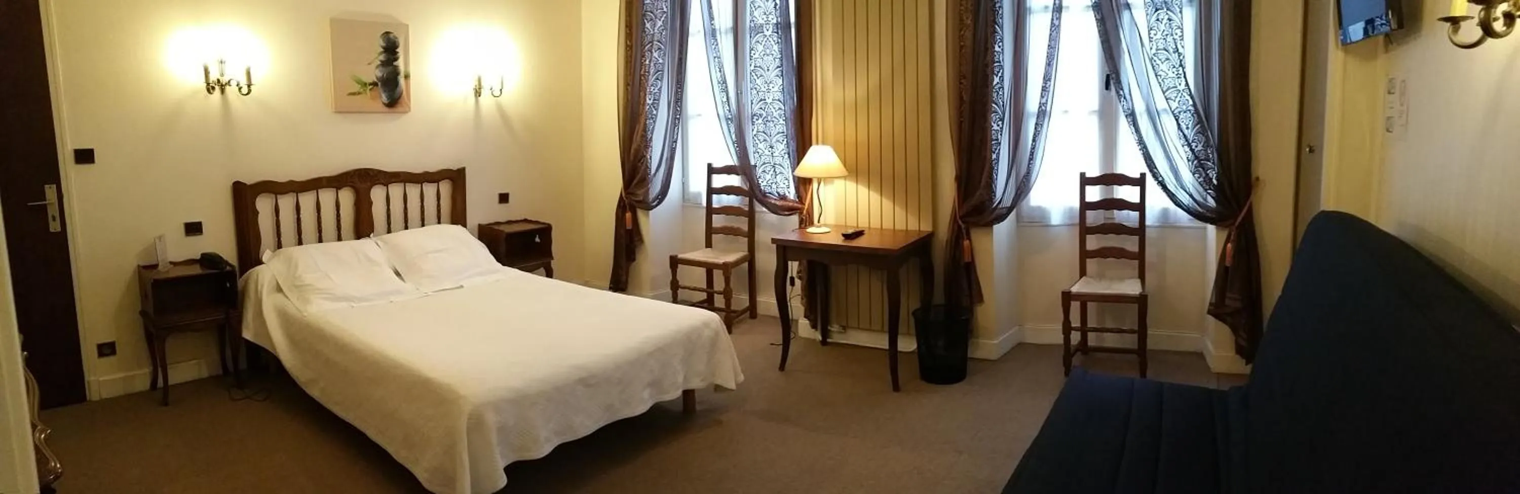 Day, Bed in Hotel A Notre Dame