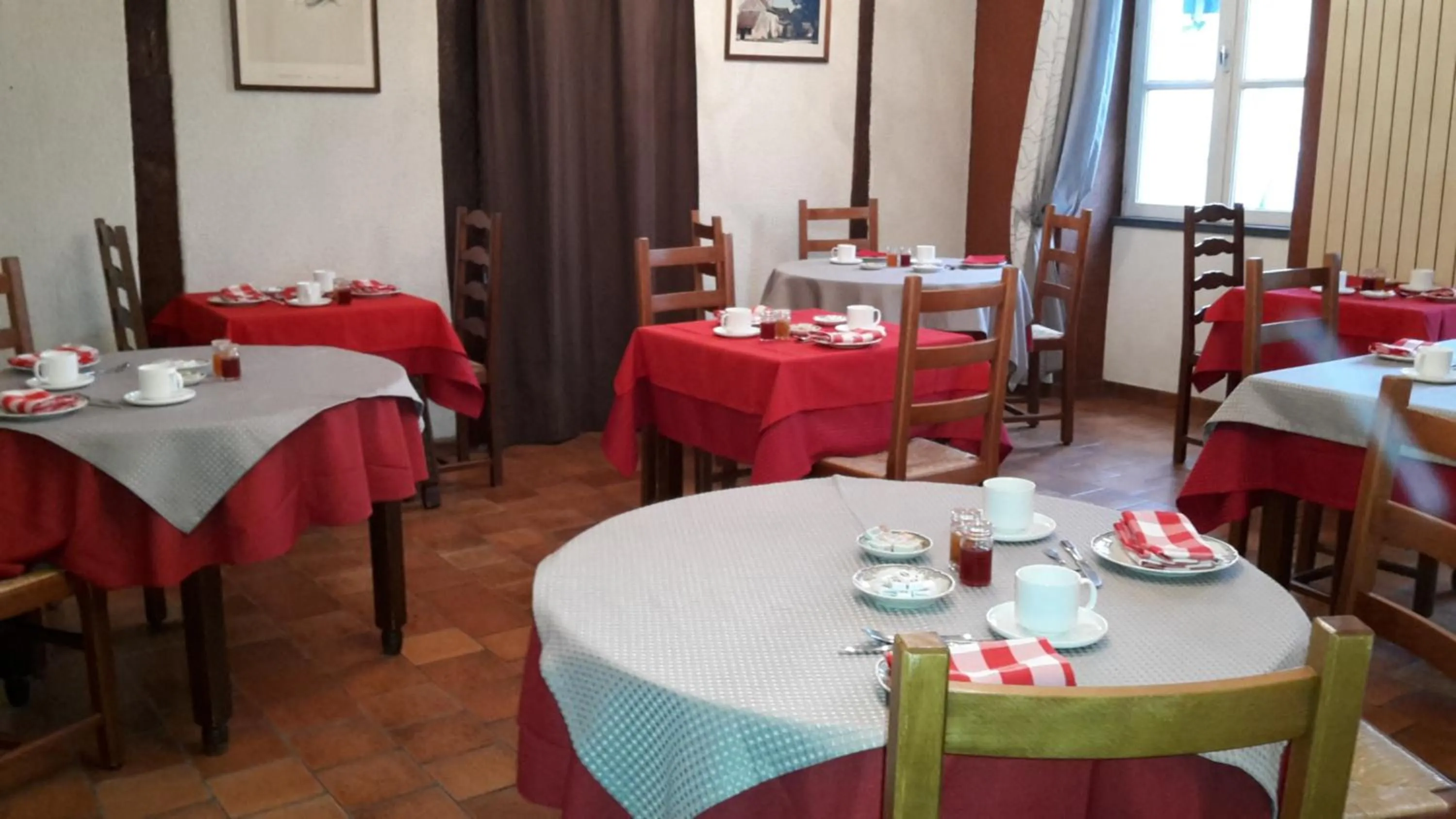 Restaurant/places to eat in Hotel A Notre Dame