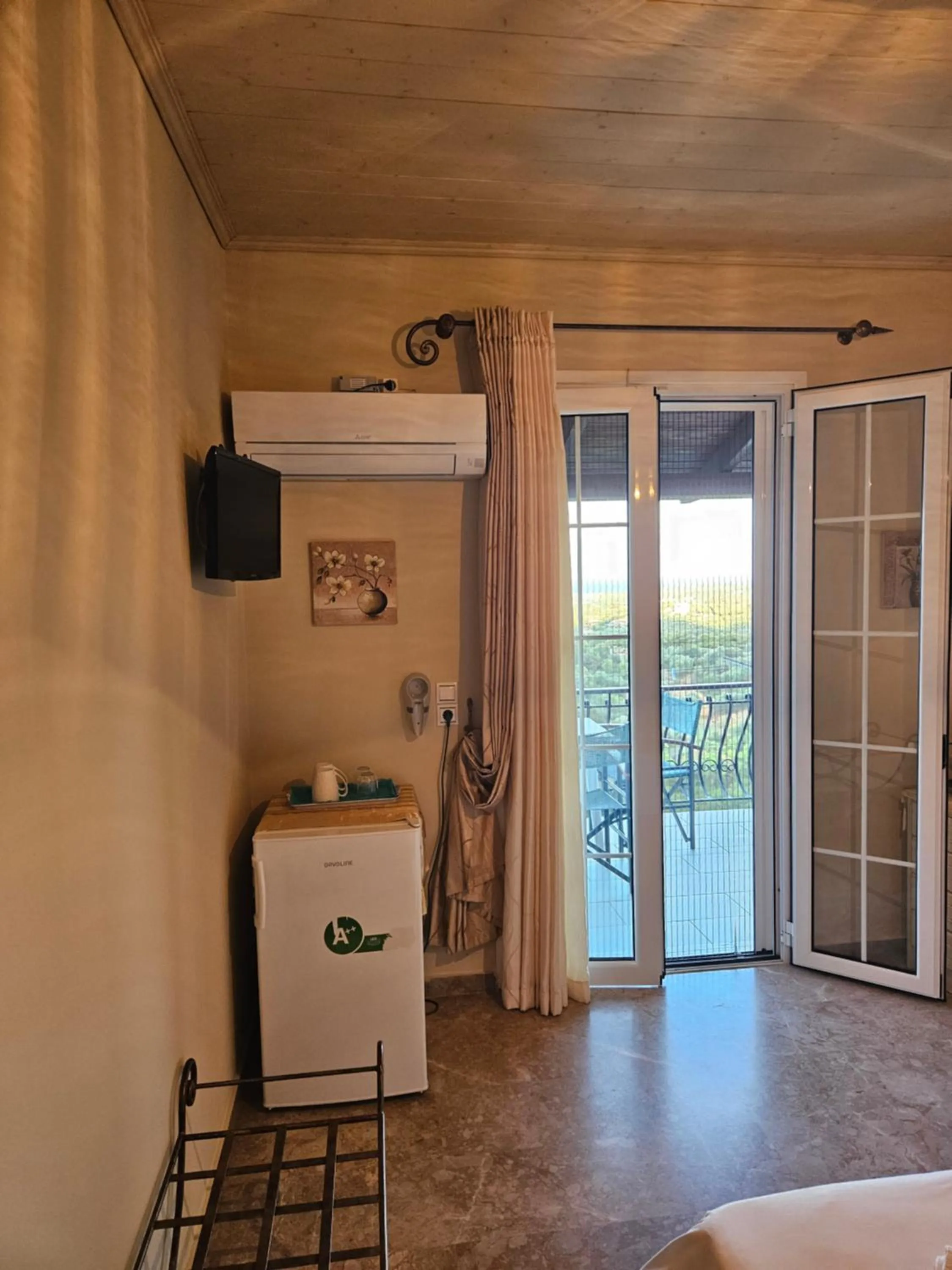 Fiore Hill Sea View Studios