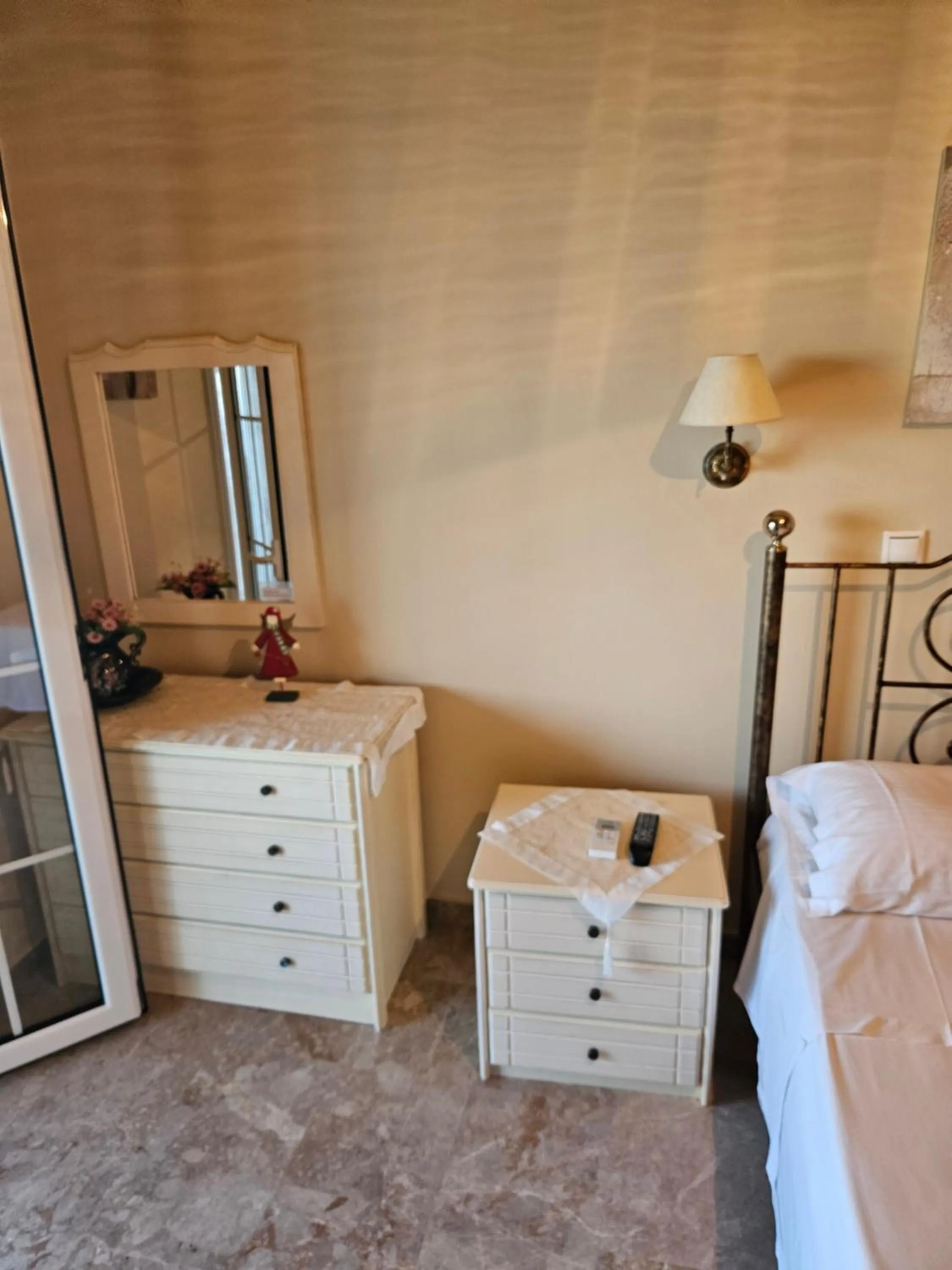 Fiore Hill Sea View Studios