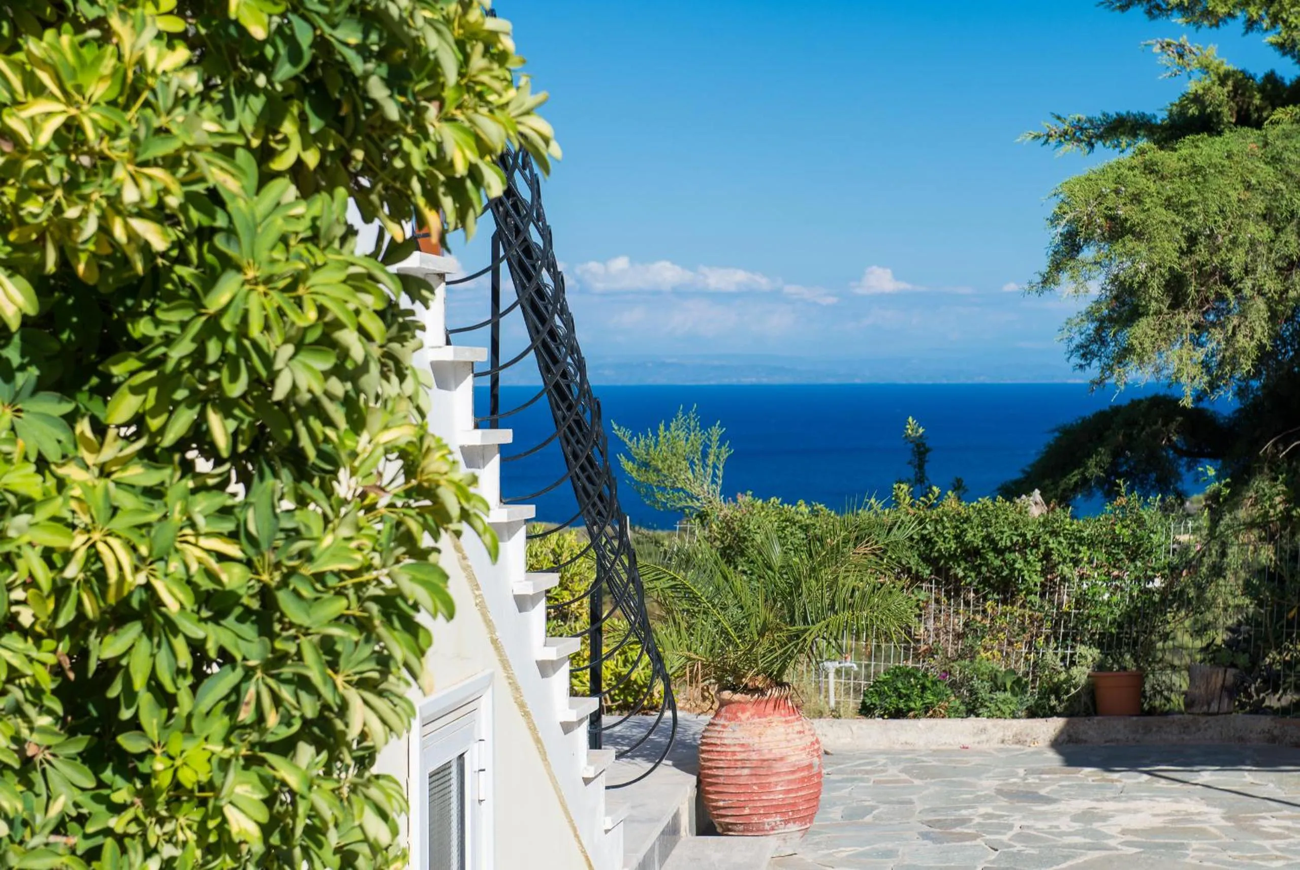 Fiore Hill Sea View Studios