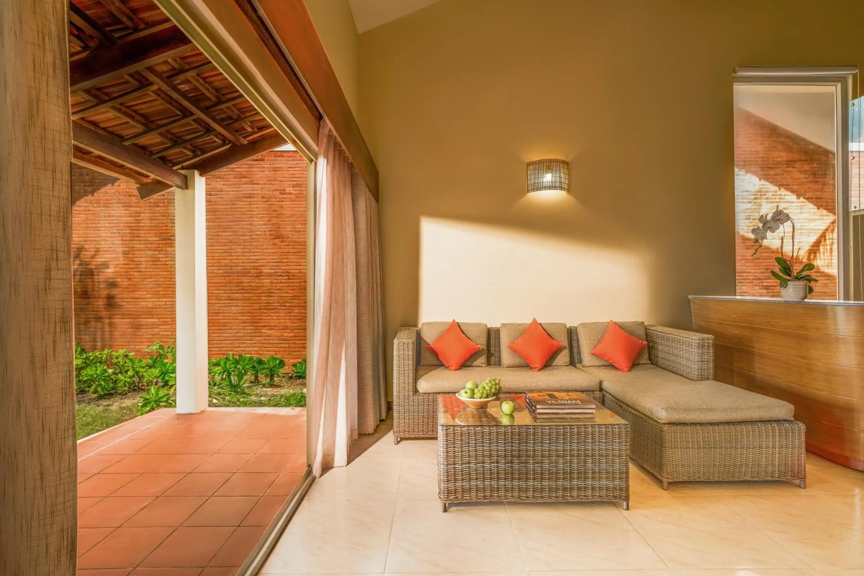 Famiana Resort & Spa - Breakfast is served as Brunch 6AM30 to 1PM Famiana Resort & Spa - Breakfast is served as Brunch 6AM30 to 1PM