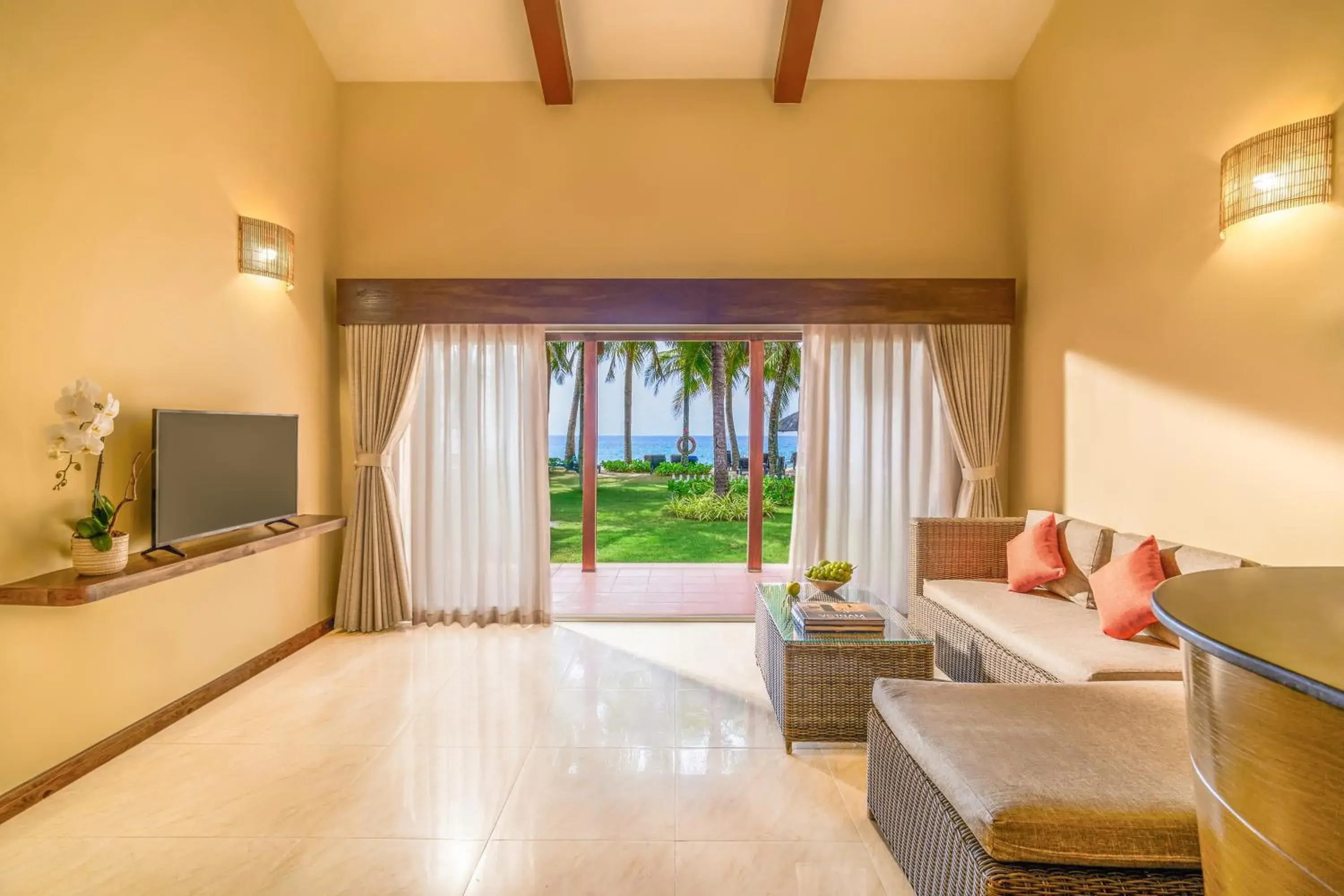 Bed in Famiana Resort & Spa - Breakfast is served as Brunch 6AM30 to 1PM Bed in Famiana Resort & Spa - Breakfast is served as Brunch 6AM30 to 1PM