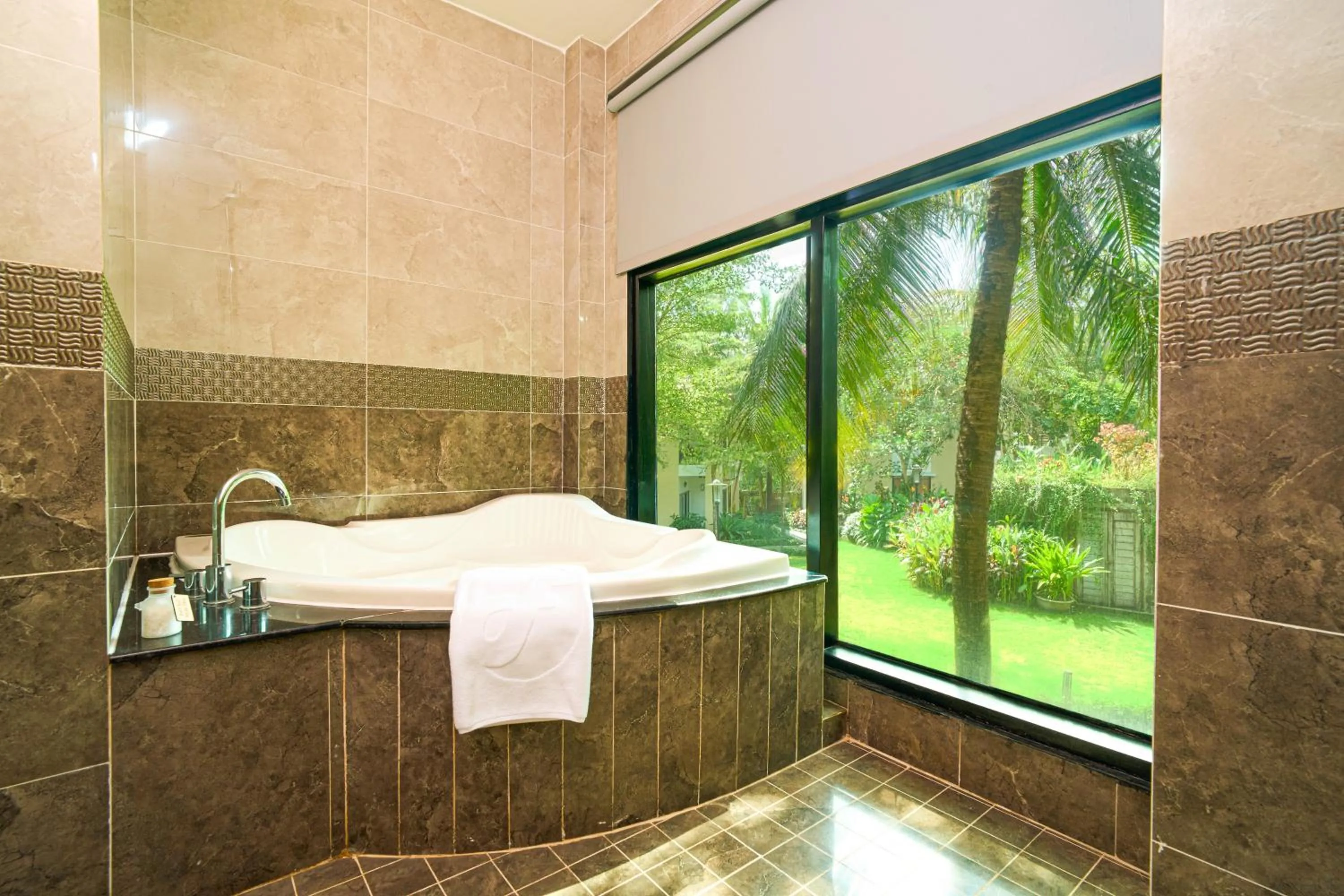 Famiana Resort & Spa - Breakfast is served as Brunch 6AM30 to 1PM