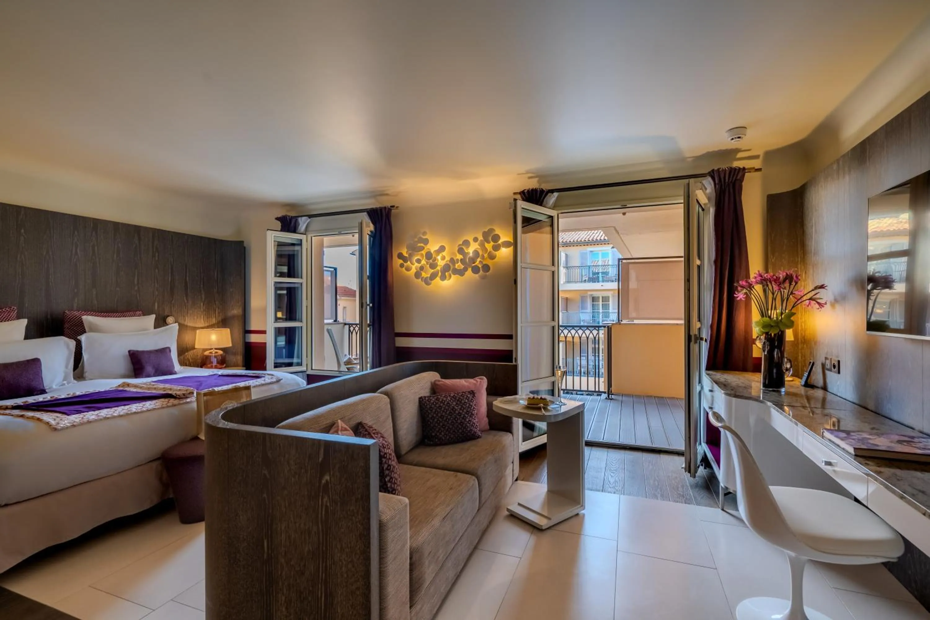 Photo of the whole room, Bed in Hôtel de Paris Saint-Tropez