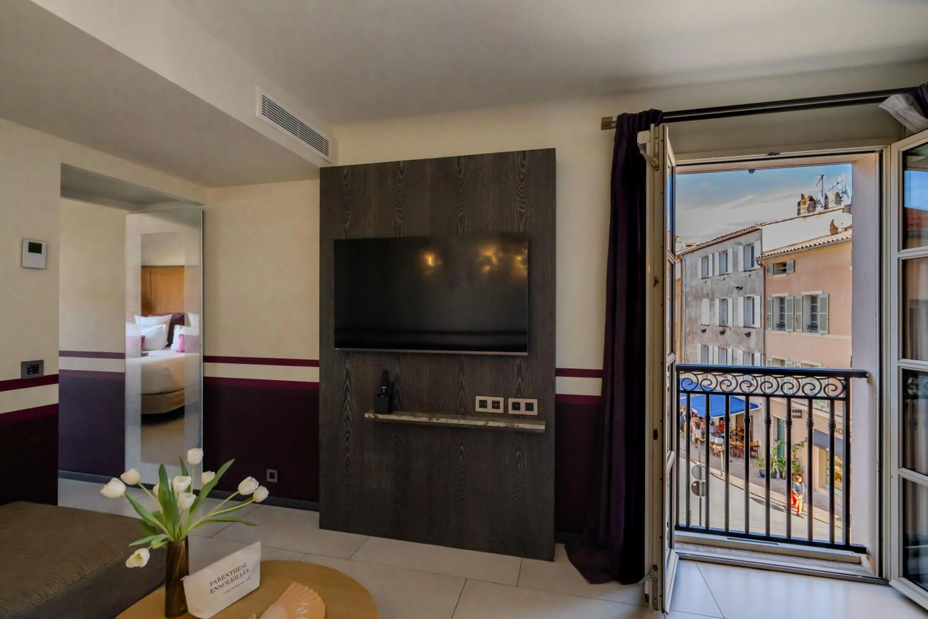 Quiet street view in Hôtel de Paris Saint-Tropez