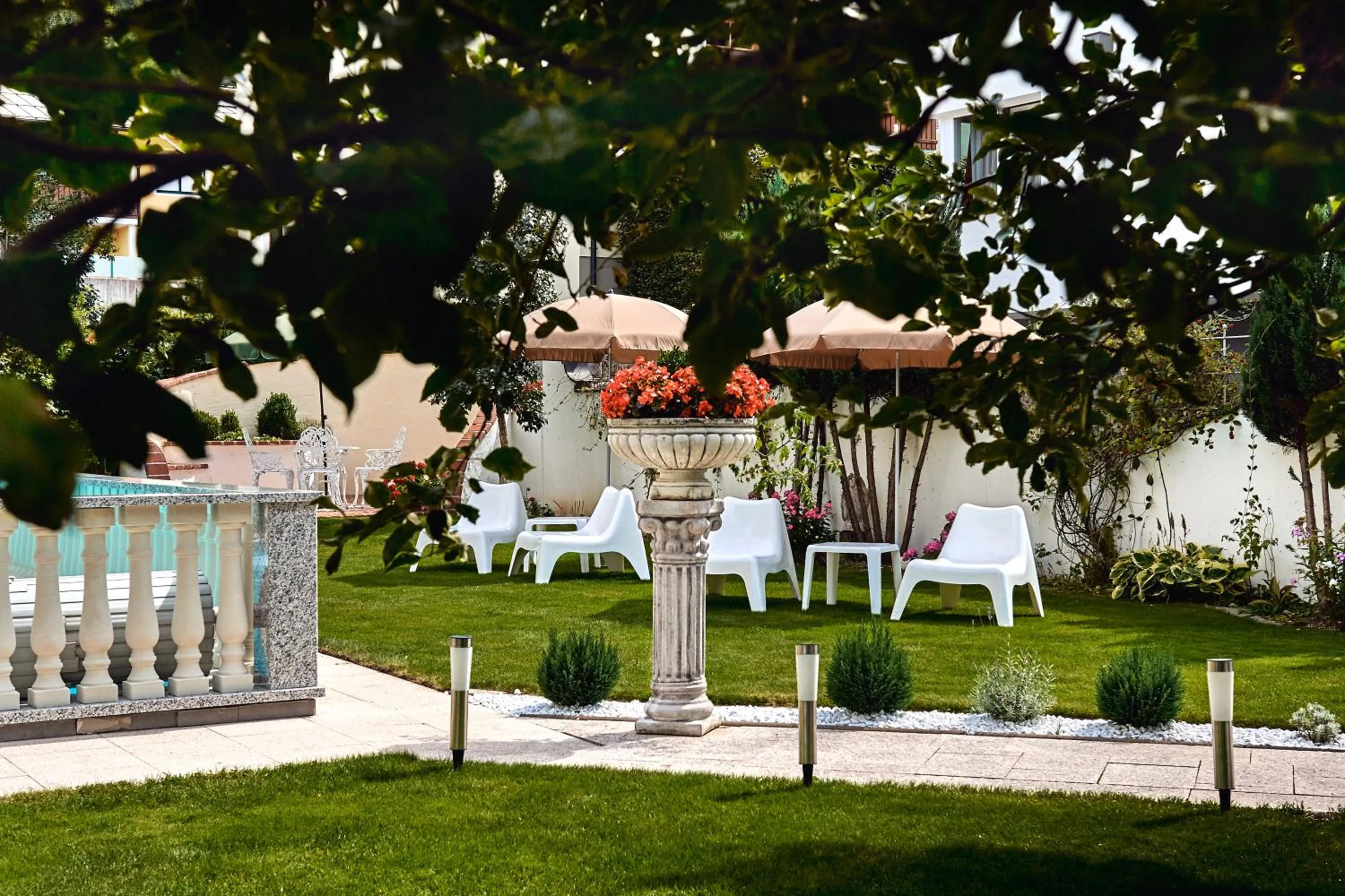 Garden view in Hotel Garni Tannenhof