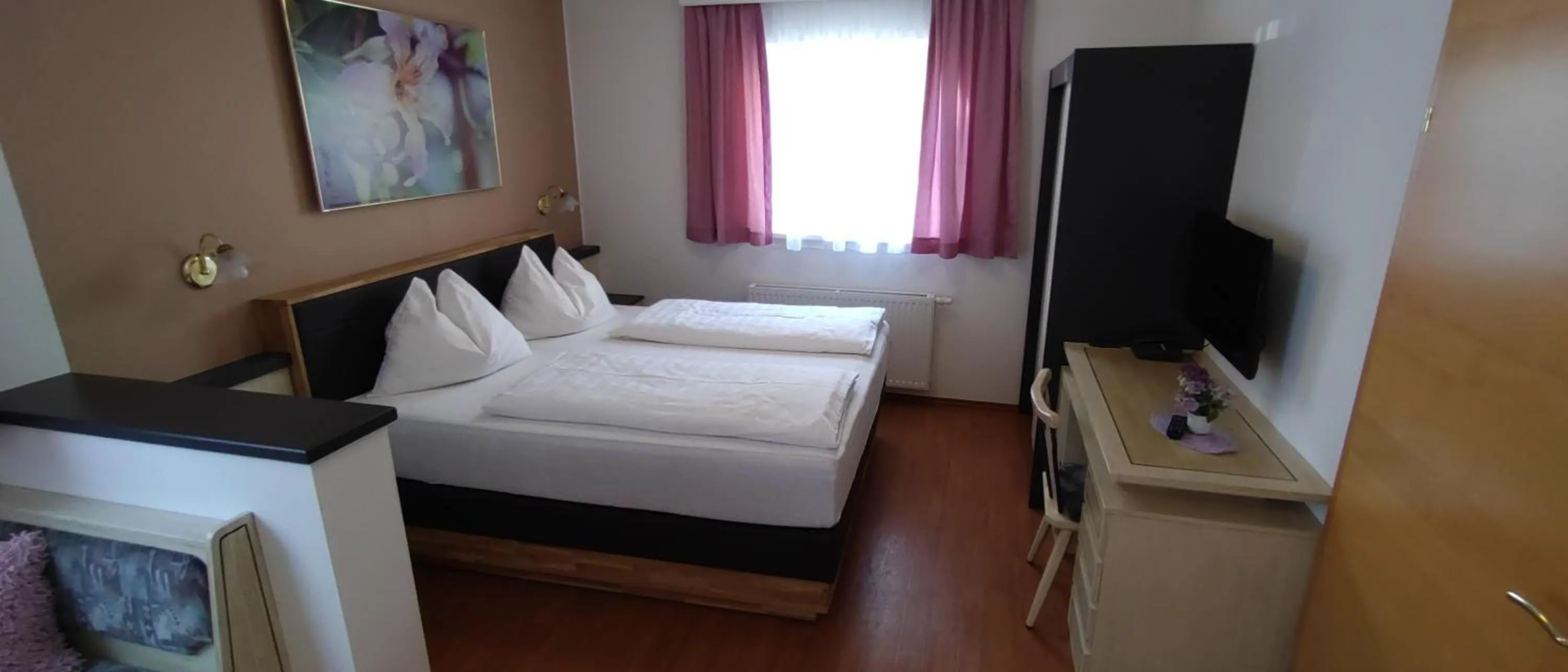 Bed in Hotel Garni Tannenhof