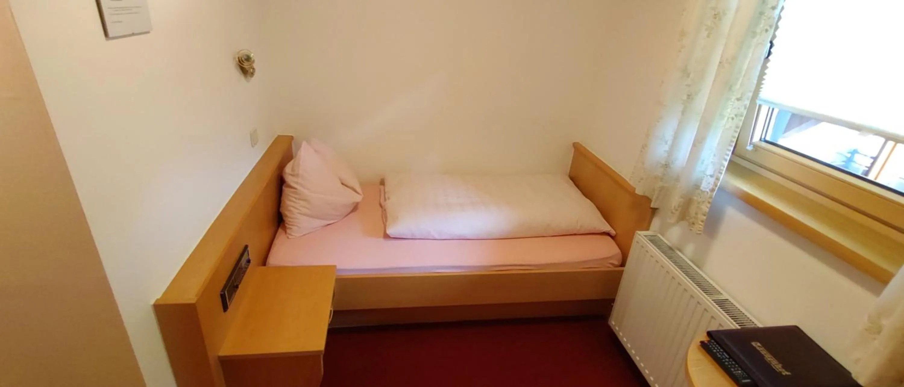 Bed in Hotel Garni Tannenhof