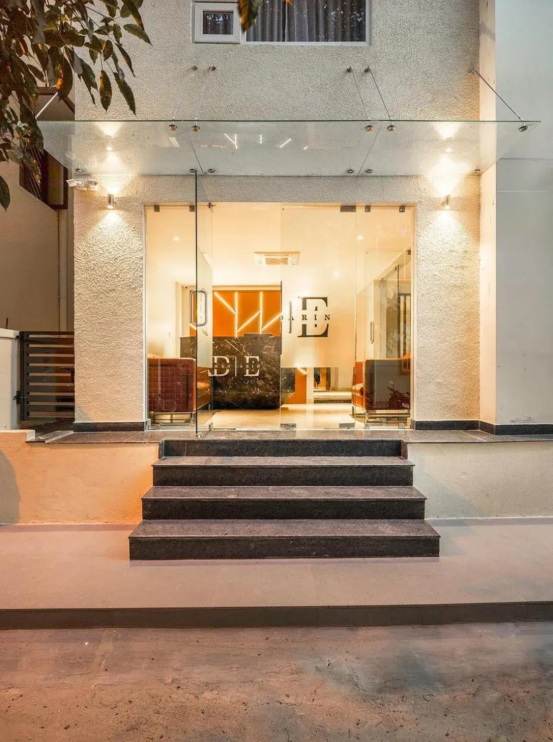 Facade/entrance in De Mandarin Facade/entrance in De Mandarin